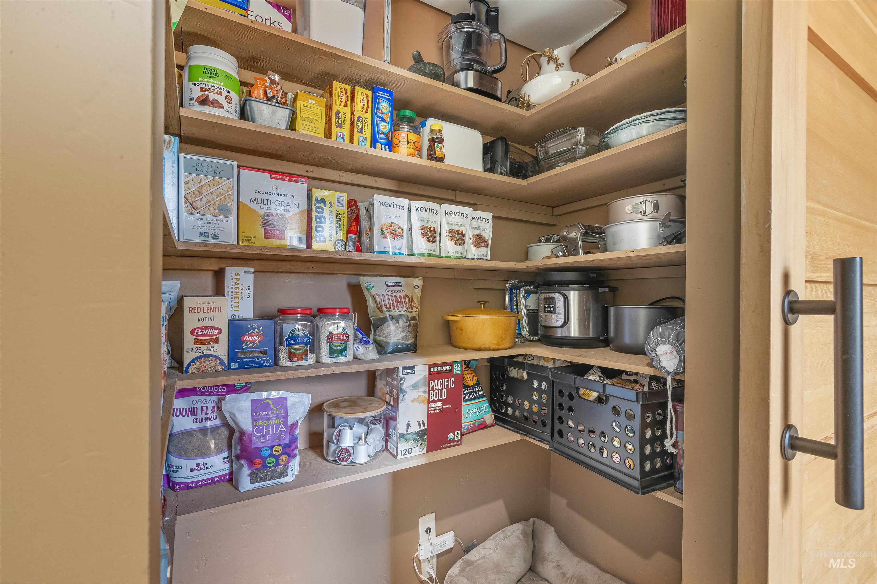 2222 Deer Pointe Drive, Clarkston, Washington 99403, 3 Bedrooms, 2.5 Bathrooms, Residential For Sale, Price $829,000, 98975930