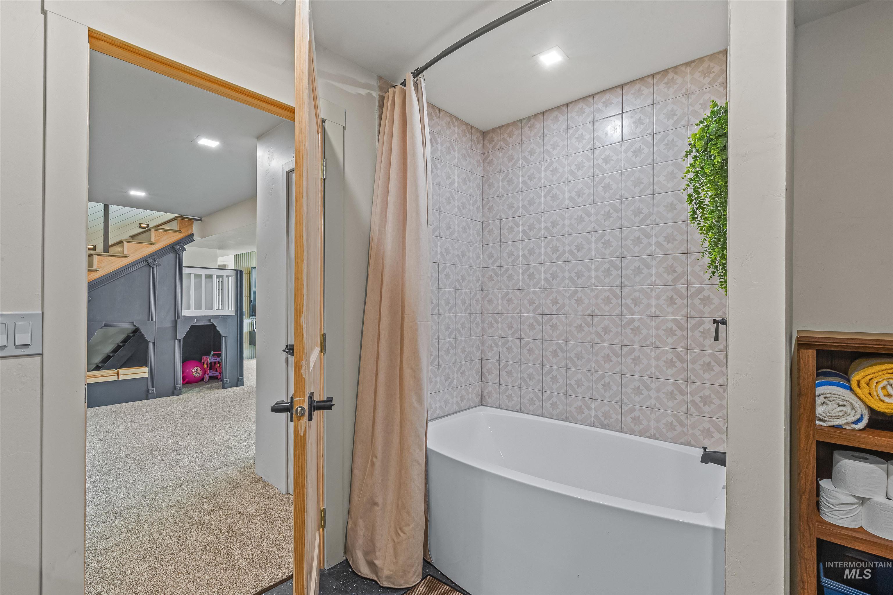 2222 Deer Pointe Drive, Clarkston, Washington 99403, 3 Bedrooms, 2.5 Bathrooms, Residential For Sale, Price $829,000, 98975930