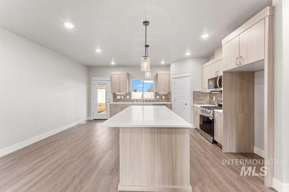 79 S Daybreak Ave, Nampa, Idaho 83687, 4 Bedrooms, 3 Bathrooms, Residential For Sale, Price $589,900, 98975933