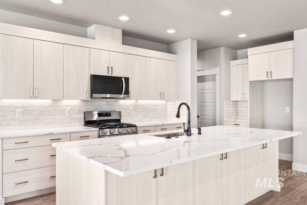 81 S Daybreak Ave, Nampa, Idaho 83687, 4 Bedrooms, 2.5 Bathrooms, Residential For Sale, Price $589,900, 98975934