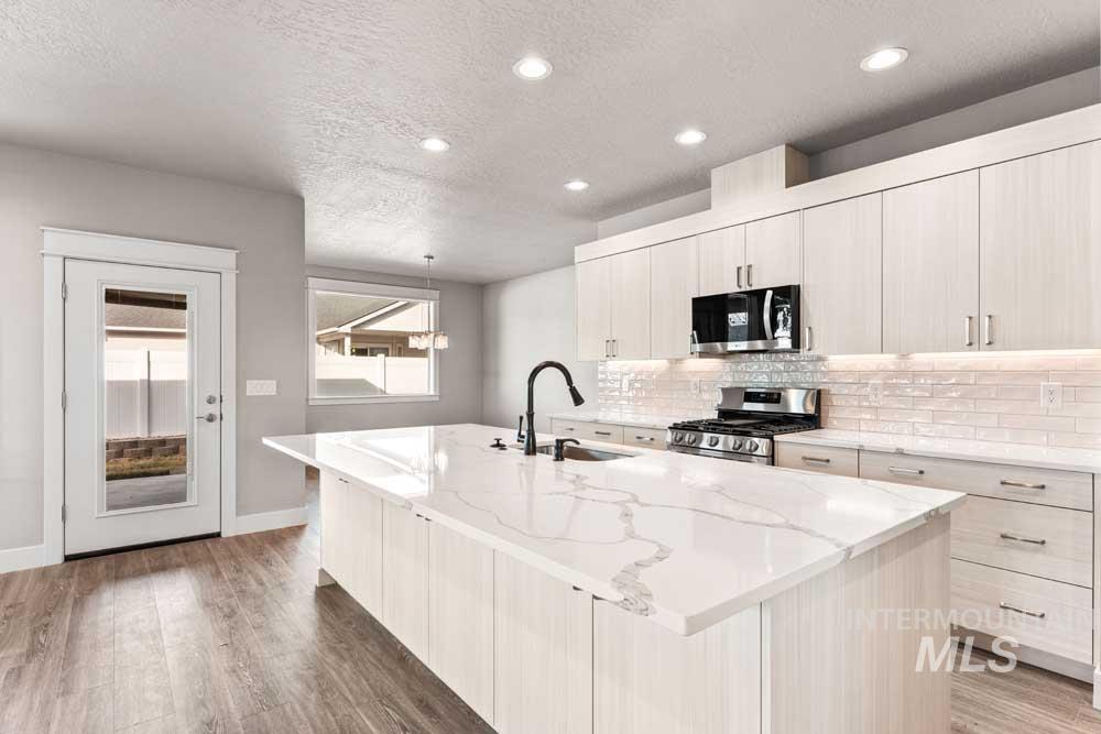 81 S Daybreak Ave, Nampa, Idaho 83687, 4 Bedrooms, 2.5 Bathrooms, Residential For Sale, Price $589,900, 98975934