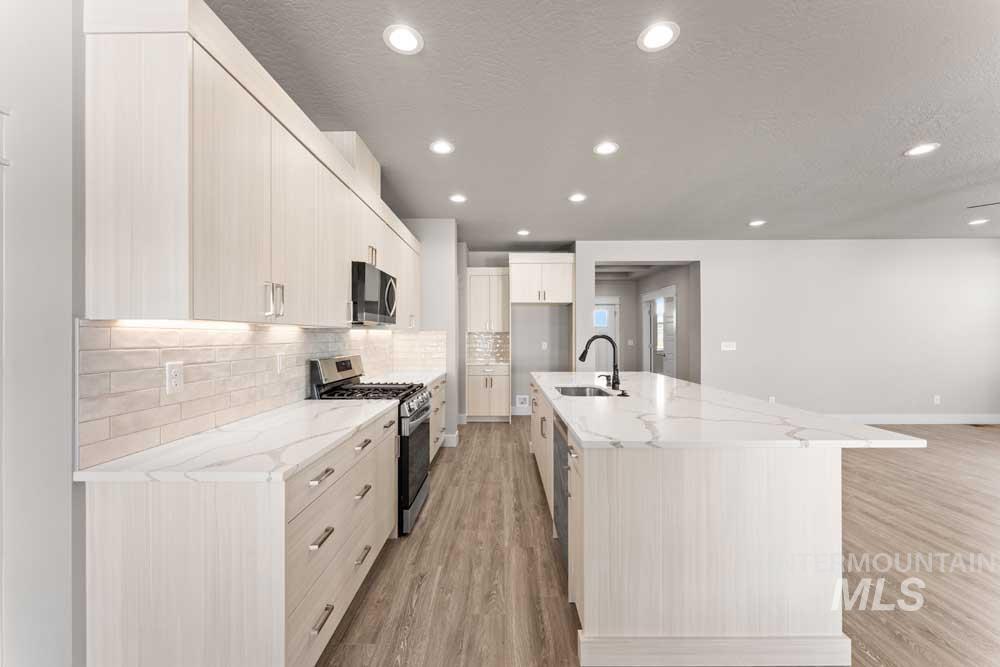 81 S Daybreak Ave, Nampa, Idaho 83687, 4 Bedrooms, 2.5 Bathrooms, Residential For Sale, Price $589,900, 98975934