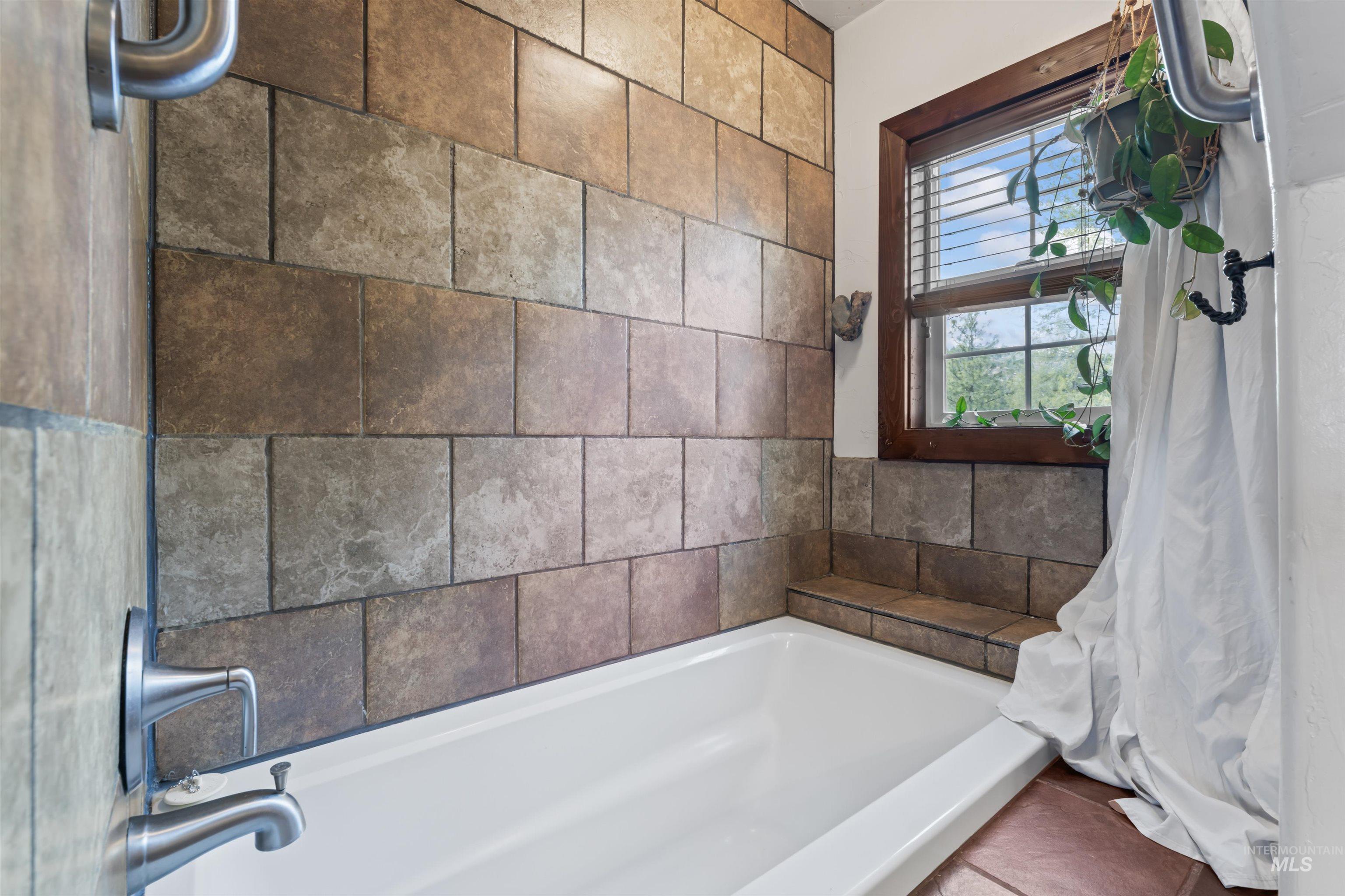 5 Alpine Ct, Boise, Idaho 83716, 4 Bedrooms, 2.5 Bathrooms, Residential For Sale, Price $550,000, 98975940