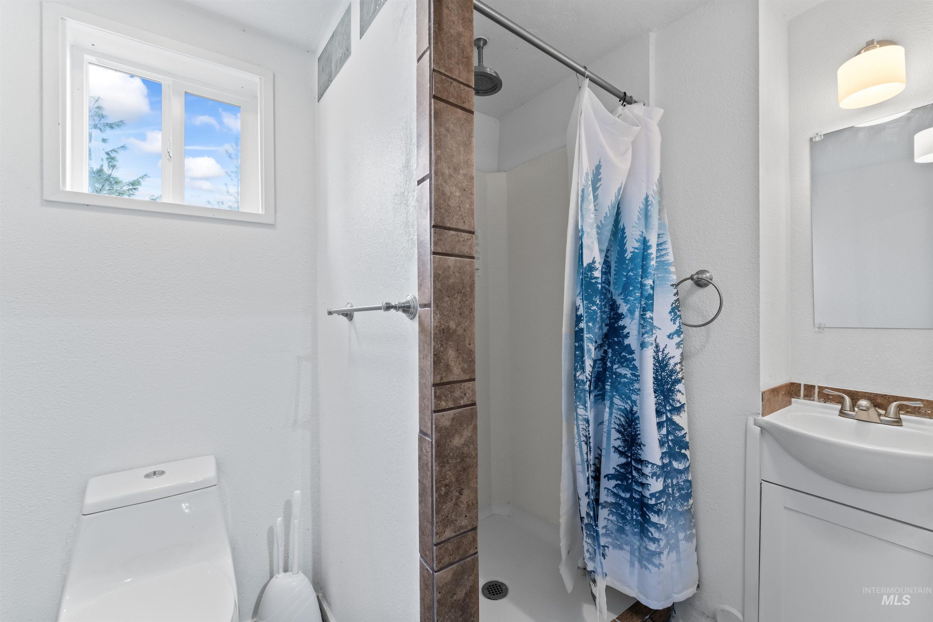 5 Alpine Ct, Boise, Idaho 83716, 4 Bedrooms, 2.5 Bathrooms, Residential For Sale, Price $550,000, 98975940