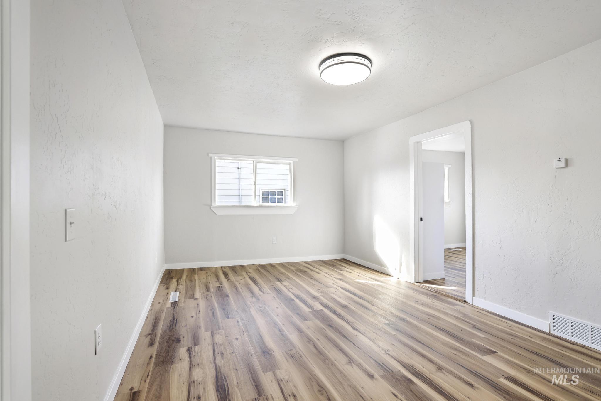 518 E 13th Street, Burley, Idaho 83318, 2 Bedrooms, 1 Bathroom, Residential For Sale, Price $195,000,MLS 98975942