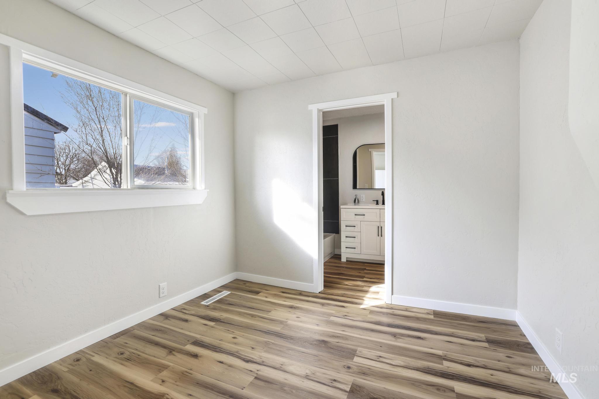 518 E 13th Street, Burley, Idaho 83318, 2 Bedrooms, 1 Bathroom, Residential For Sale, Price $195,000,MLS 98975942