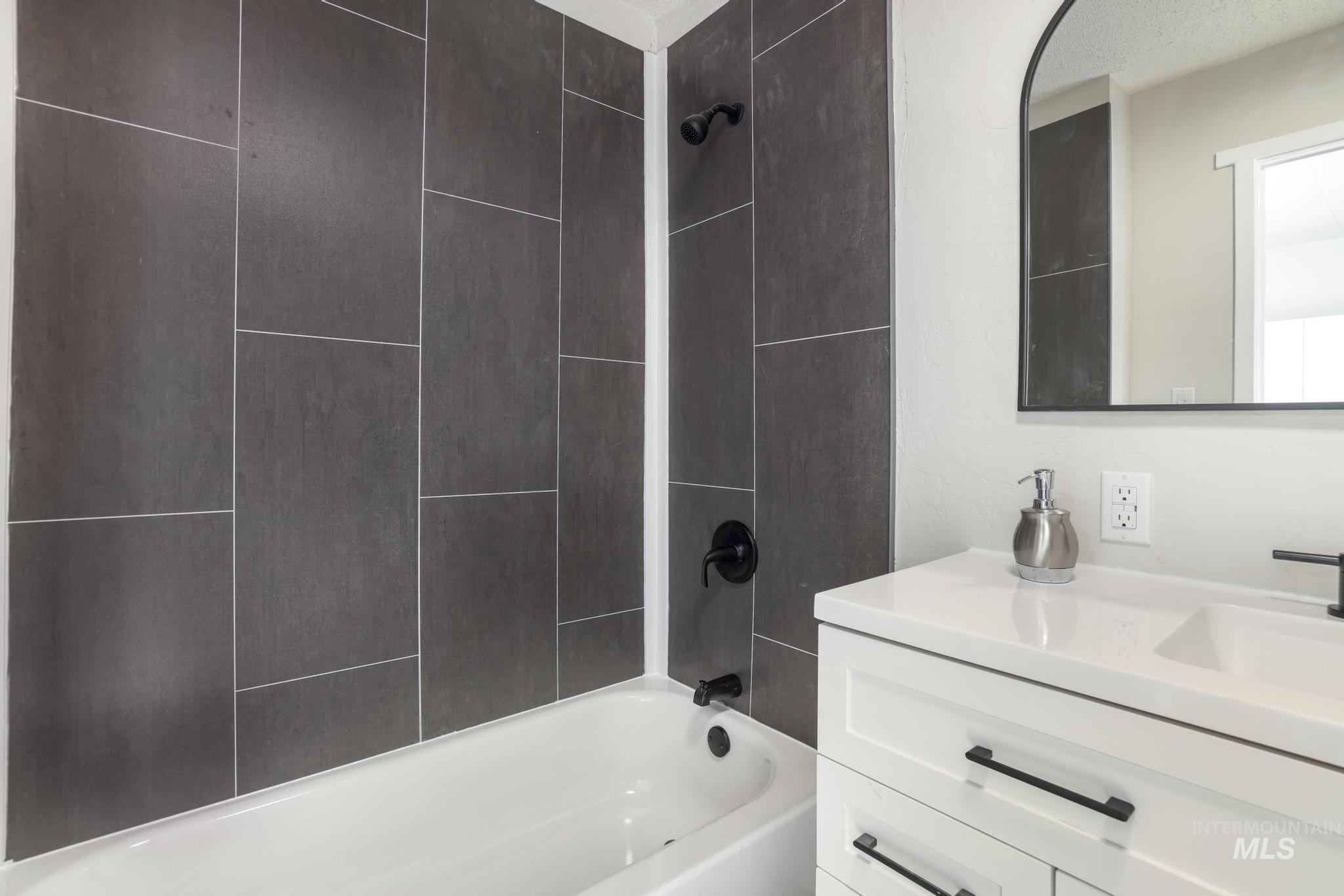 518 E 13th Street, Burley, Idaho 83318, 2 Bedrooms, 1 Bathroom, Residential For Sale, Price $195,000,MLS 98975942