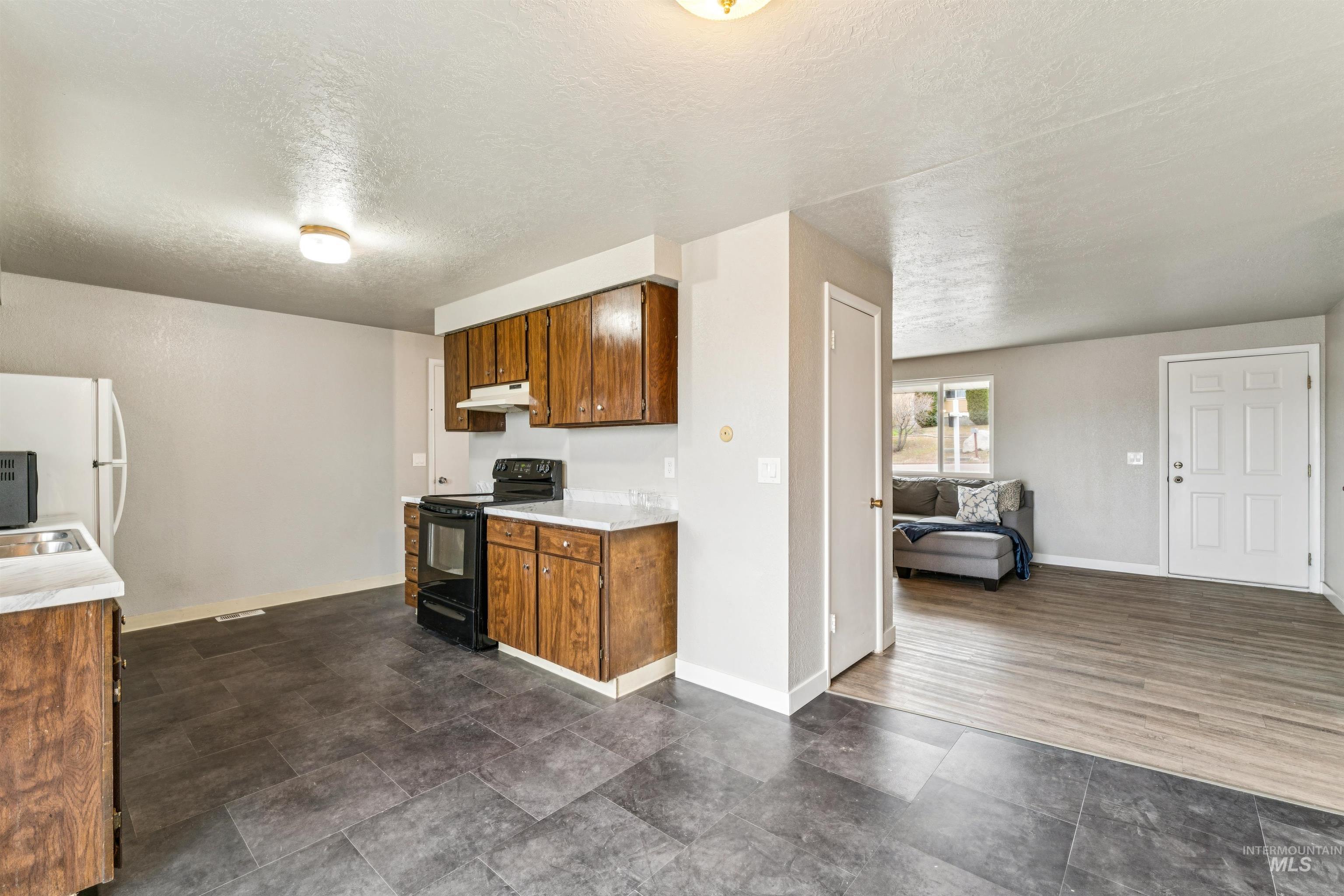 9988 W Fox Ridge Dr, Boise, Idaho 83709-7017, 4 Bedrooms, 2 Bathrooms, Residential For Sale, Price $463,500, 98975944