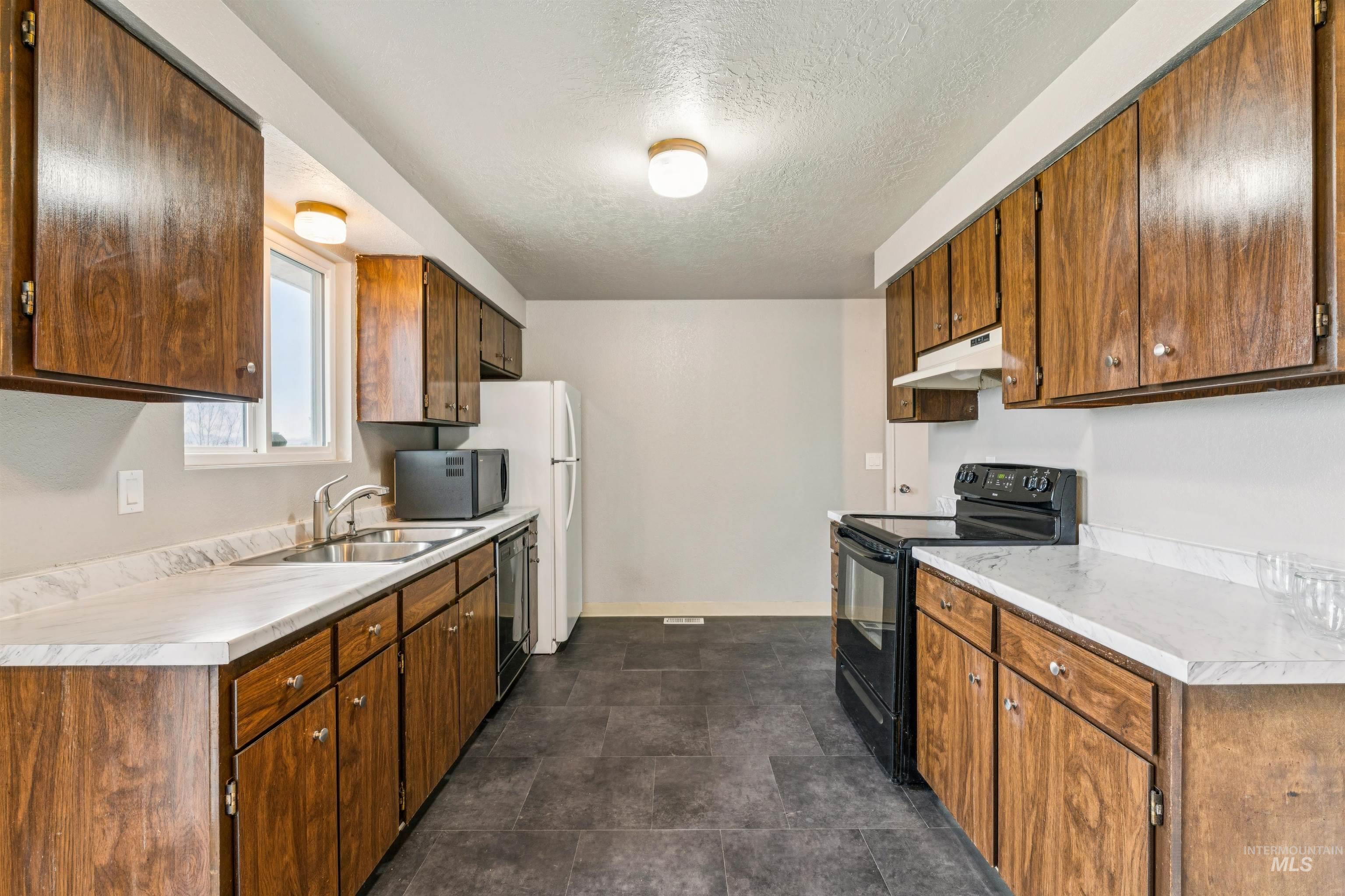 9988 W Fox Ridge Dr, Boise, Idaho 83709-7017, 4 Bedrooms, 2 Bathrooms, Residential For Sale, Price $463,500, 98975944