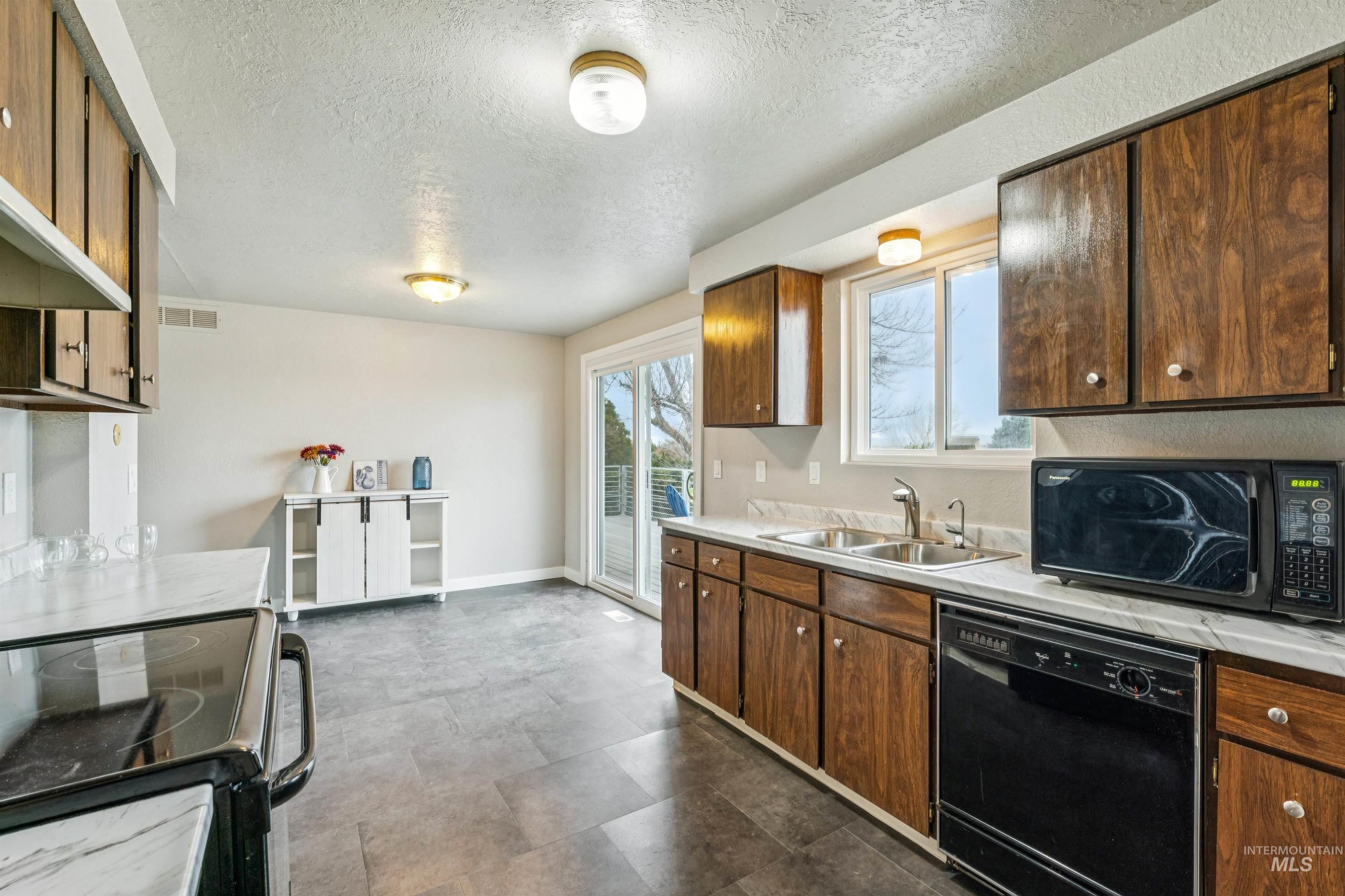 9988 W Fox Ridge Dr, Boise, Idaho 83709-7017, 4 Bedrooms, 2 Bathrooms, Residential For Sale, Price $463,500, 98975944