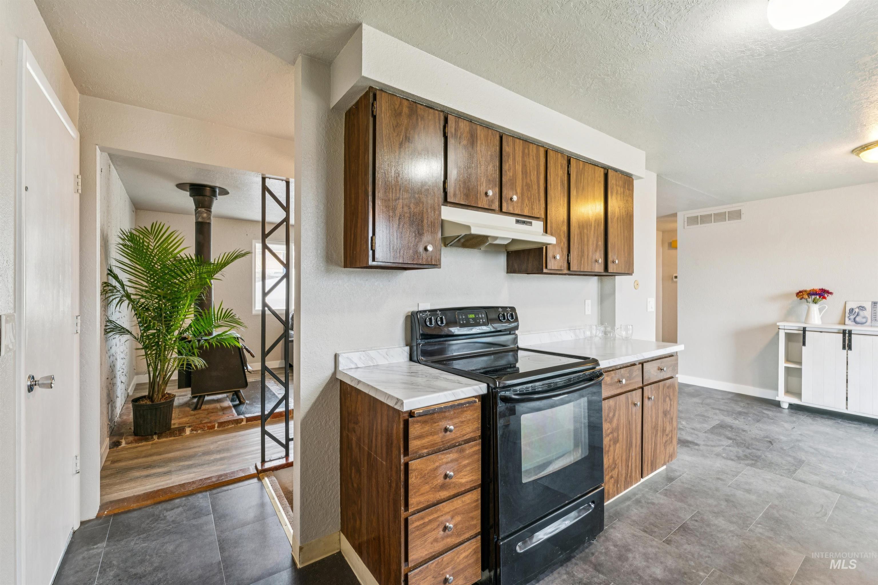 9988 W Fox Ridge Dr, Boise, Idaho 83709-7017, 4 Bedrooms, 2 Bathrooms, Residential For Sale, Price $463,500, 98975944