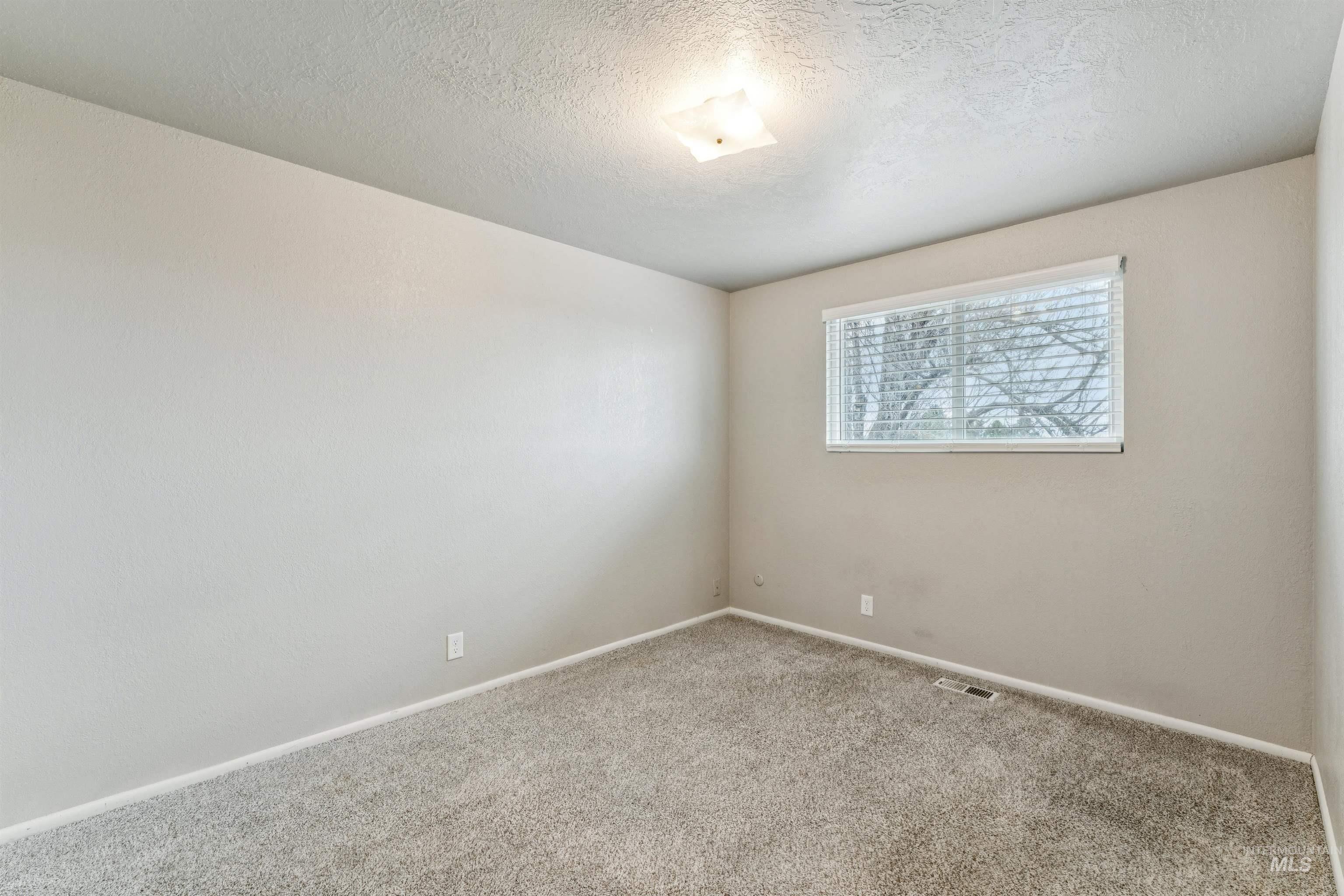 9988 W Fox Ridge Dr, Boise, Idaho 83709-7017, 4 Bedrooms, 2 Bathrooms, Residential For Sale, Price $463,500, 98975944