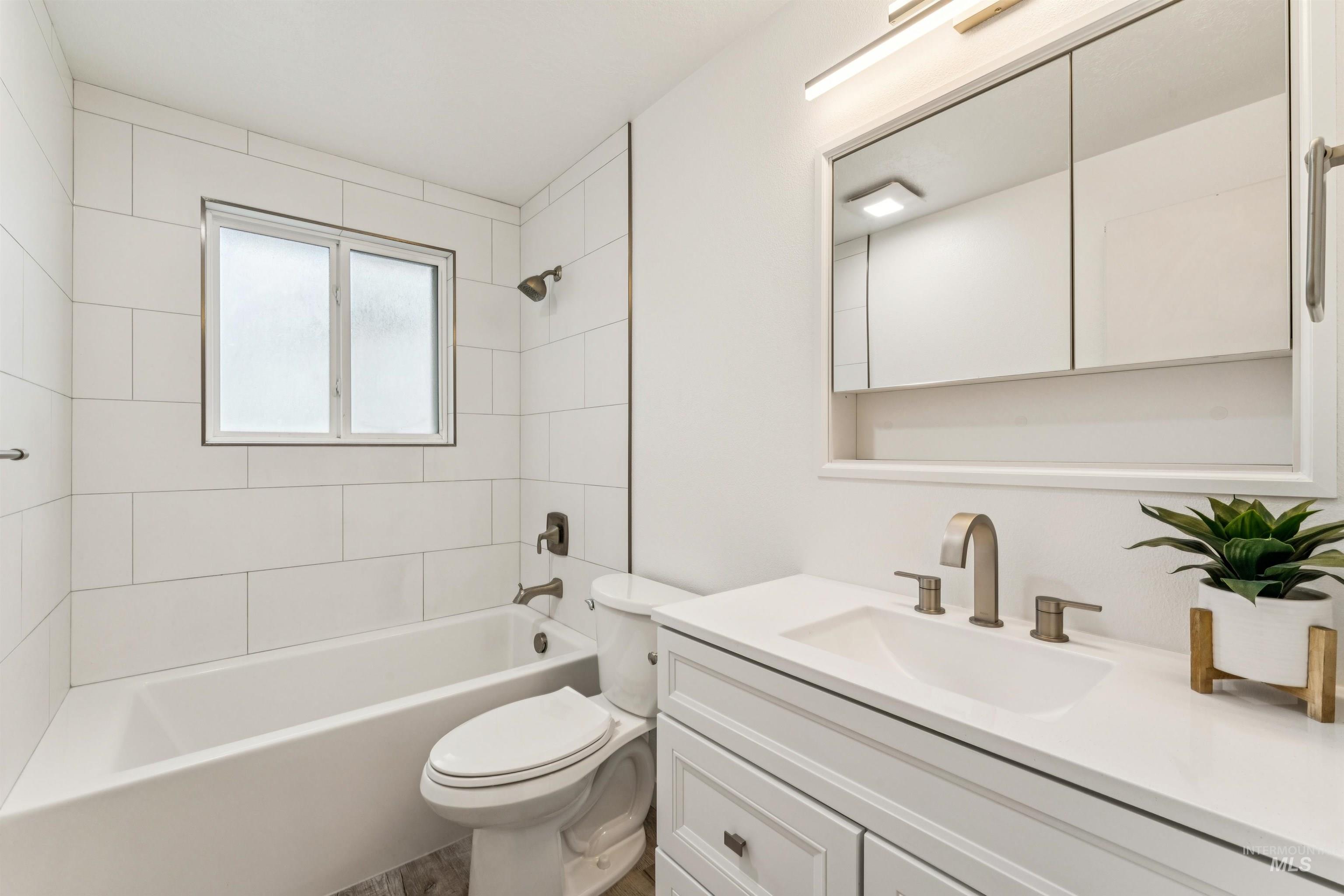 9988 W Fox Ridge Dr, Boise, Idaho 83709-7017, 4 Bedrooms, 2 Bathrooms, Residential For Sale, Price $463,500, 98975944