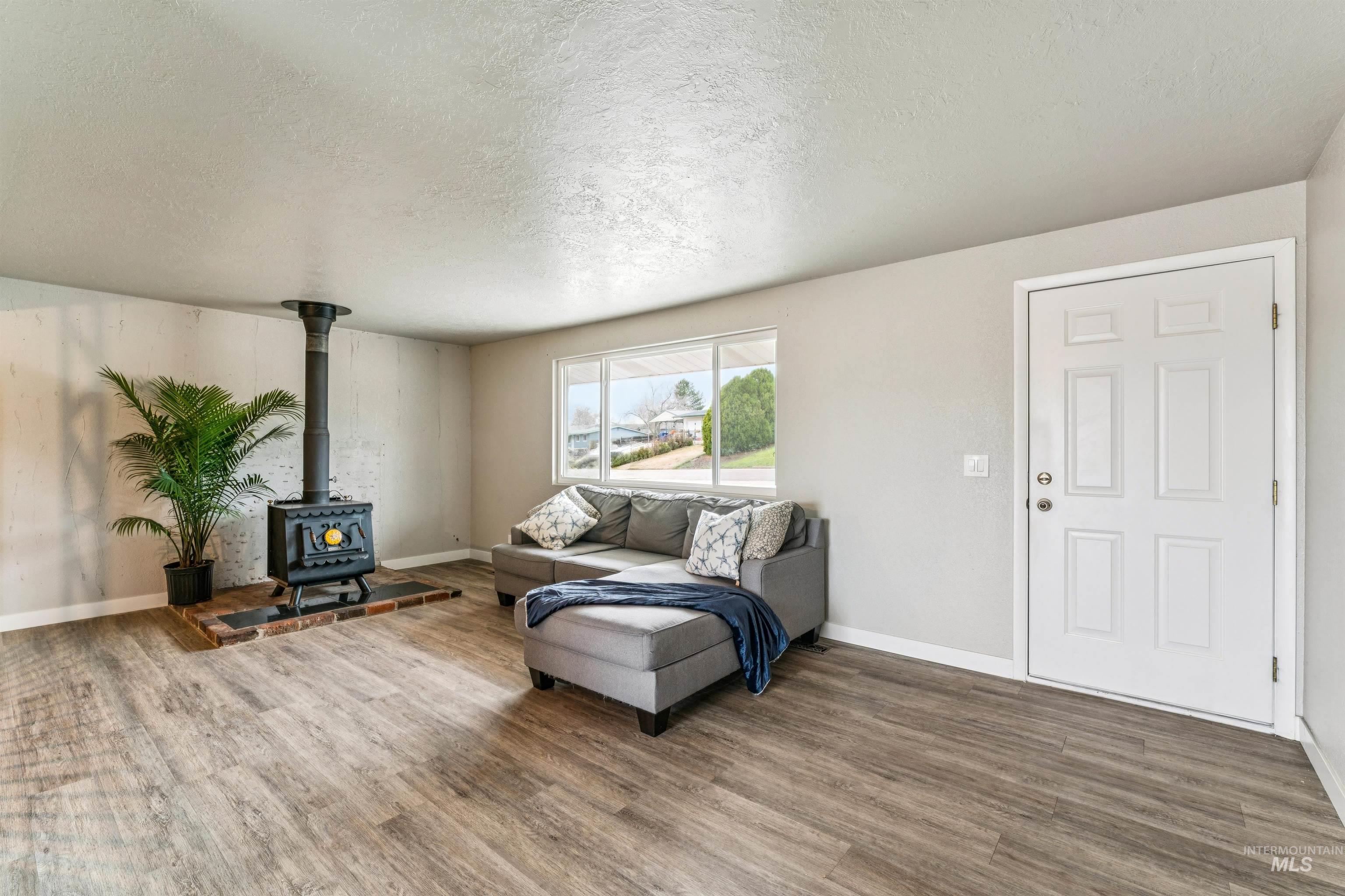 9988 W Fox Ridge Dr, Boise, Idaho 83709-7017, 4 Bedrooms, 2 Bathrooms, Residential For Sale, Price $463,500, 98975944