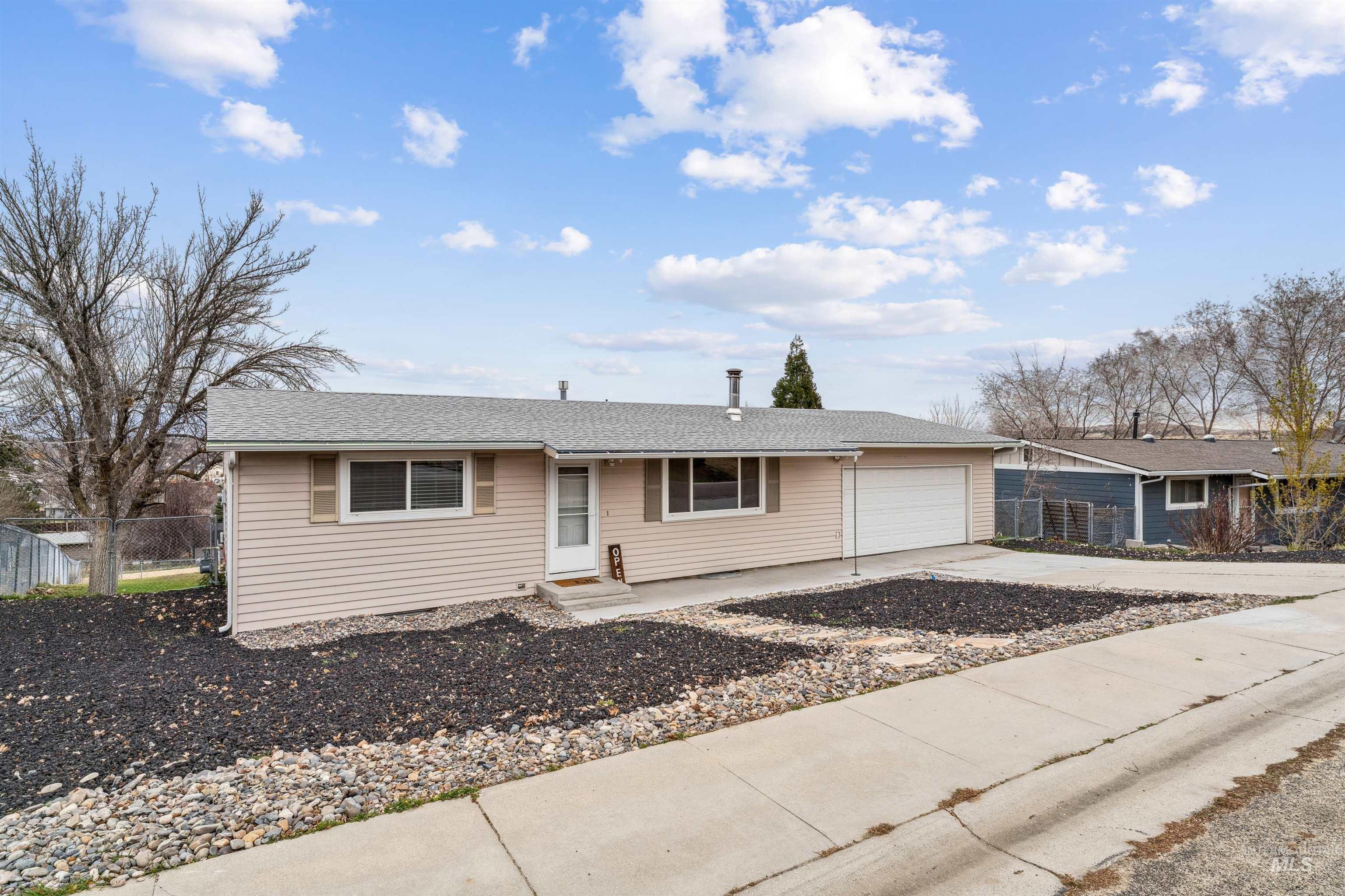 9988 W Fox Ridge Dr, Boise, Idaho 83709-7017, 4 Bedrooms, 2 Bathrooms, Residential For Sale, Price $463,500, 98975944