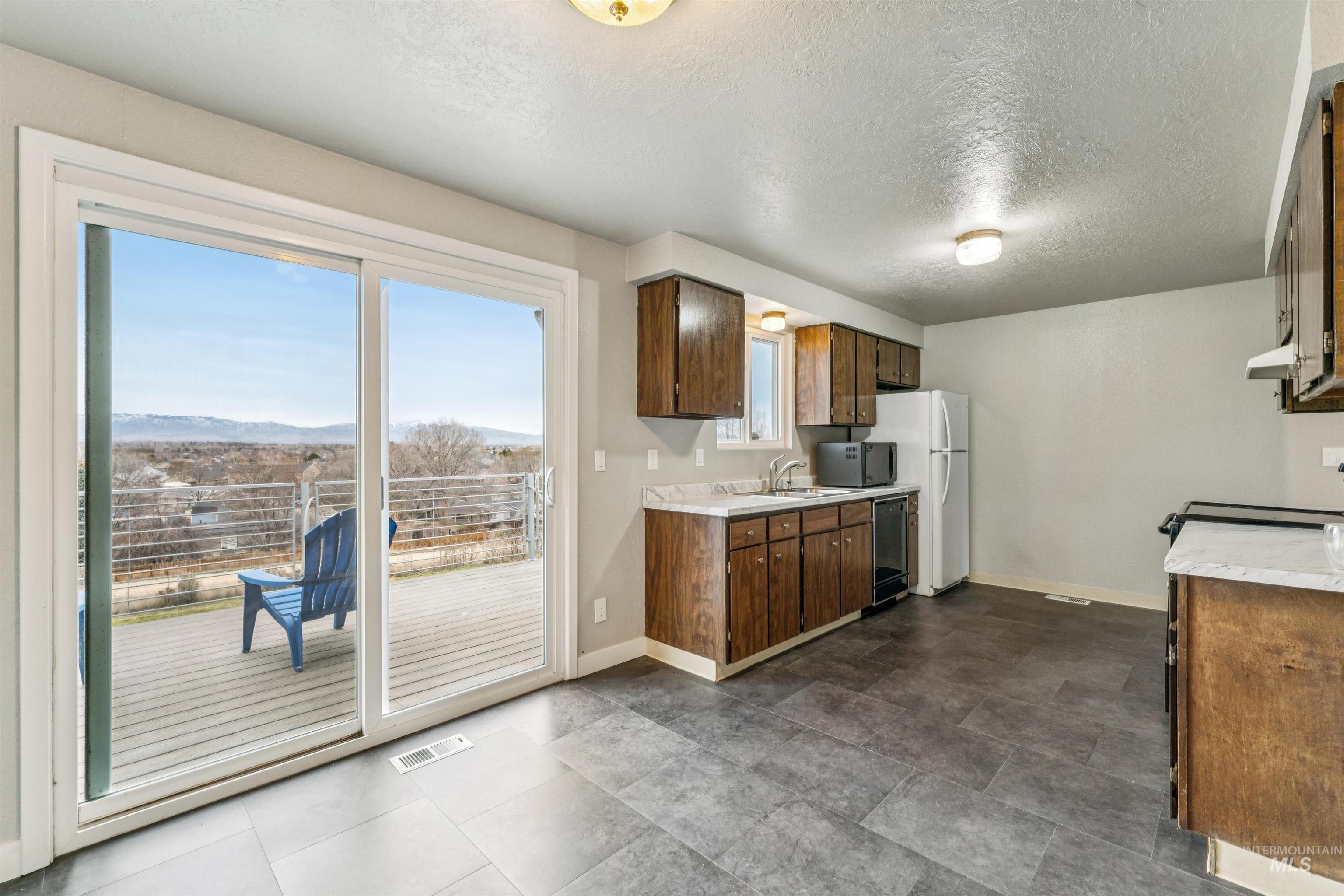 9988 W Fox Ridge Dr, Boise, Idaho 83709-7017, 4 Bedrooms, 2 Bathrooms, Residential For Sale, Price $463,500, 98975944