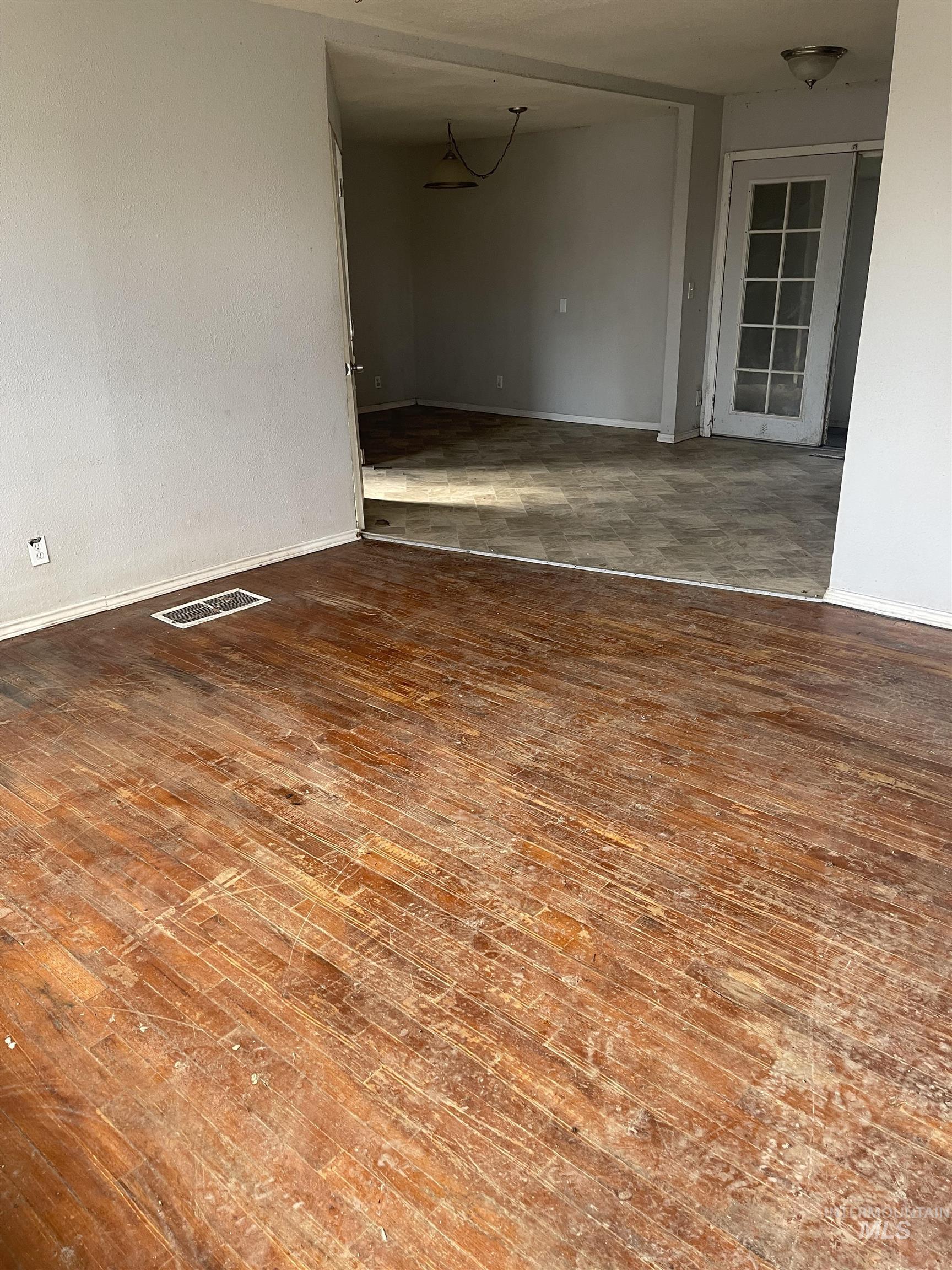 670 S 13th E, Mountain Home, Idaho 83647, 3 Bedrooms, 2 Bathrooms, Residential For Sale, Price $175,000,MLS 98975945