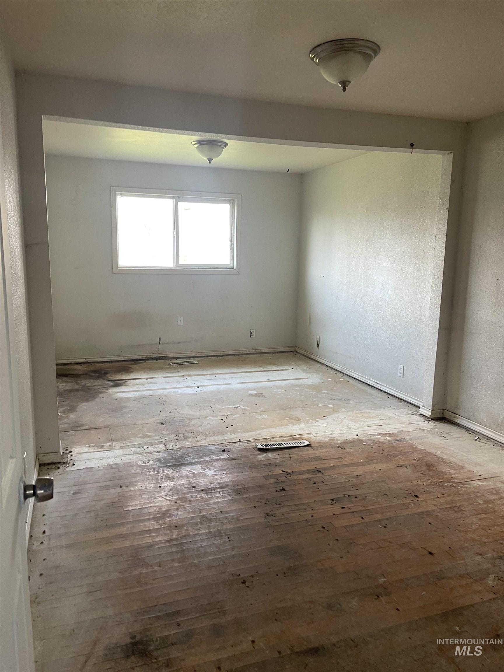 670 S 13th E, Mountain Home, Idaho 83647, 3 Bedrooms, 2 Bathrooms, Residential For Sale, Price $175,000,MLS 98975945