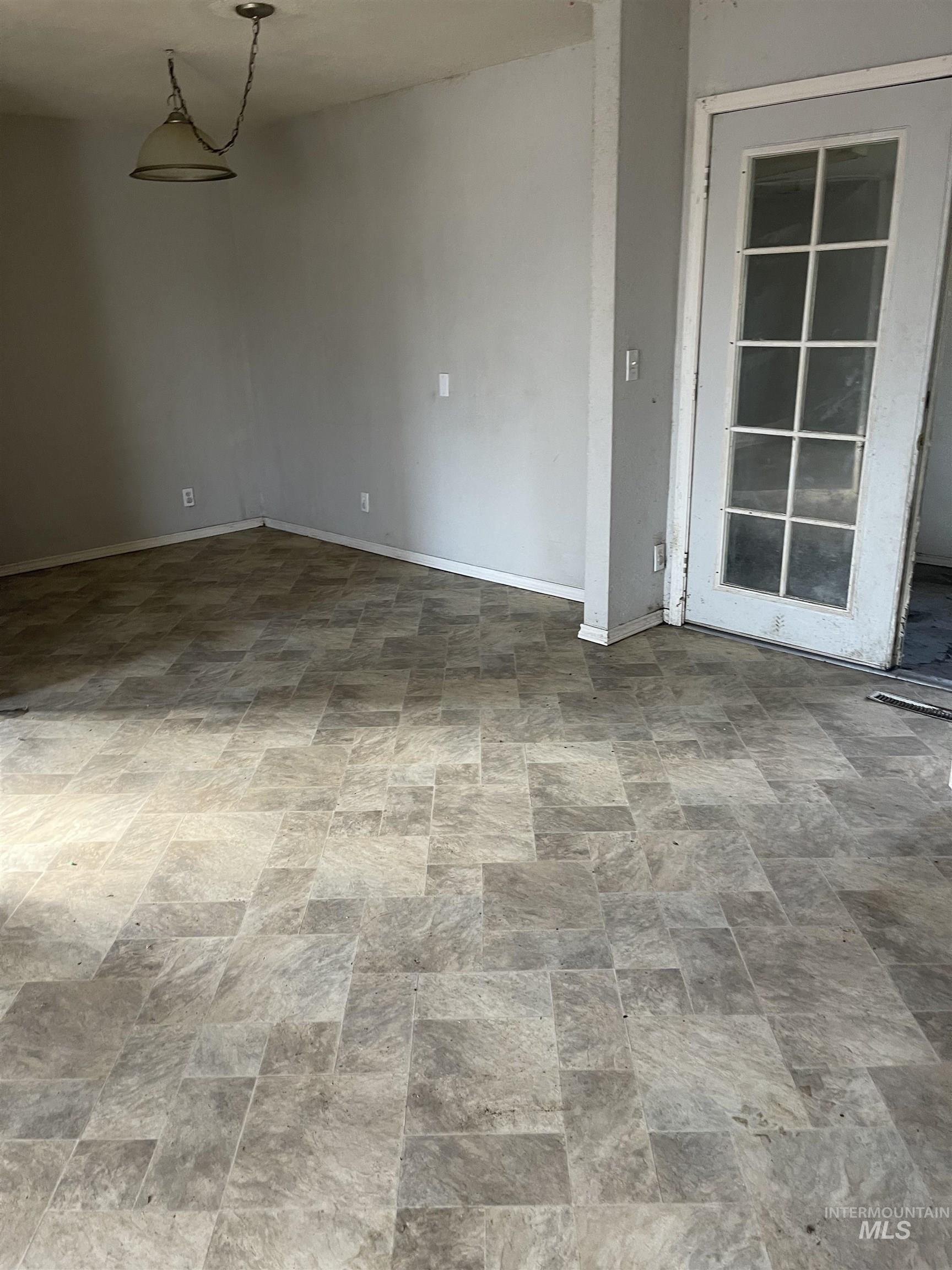 670 S 13th E, Mountain Home, Idaho 83647, 3 Bedrooms, 2 Bathrooms, Residential For Sale, Price $175,000,MLS 98975945