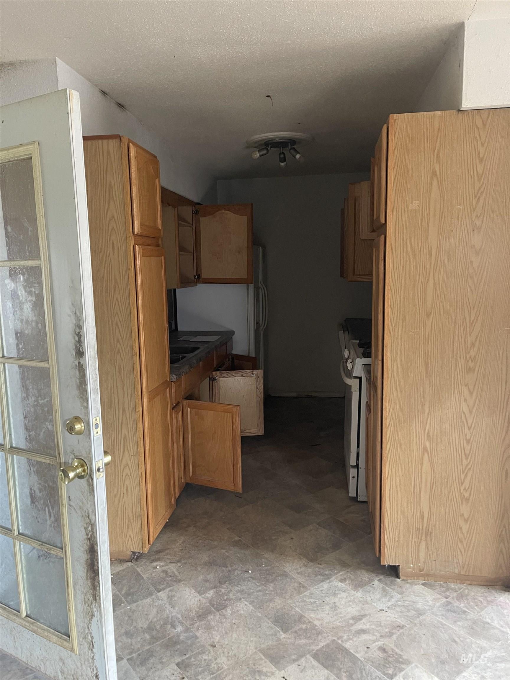 670 S 13th E, Mountain Home, Idaho 83647, 3 Bedrooms, 2 Bathrooms, Residential For Sale, Price $175,000,MLS 98975945