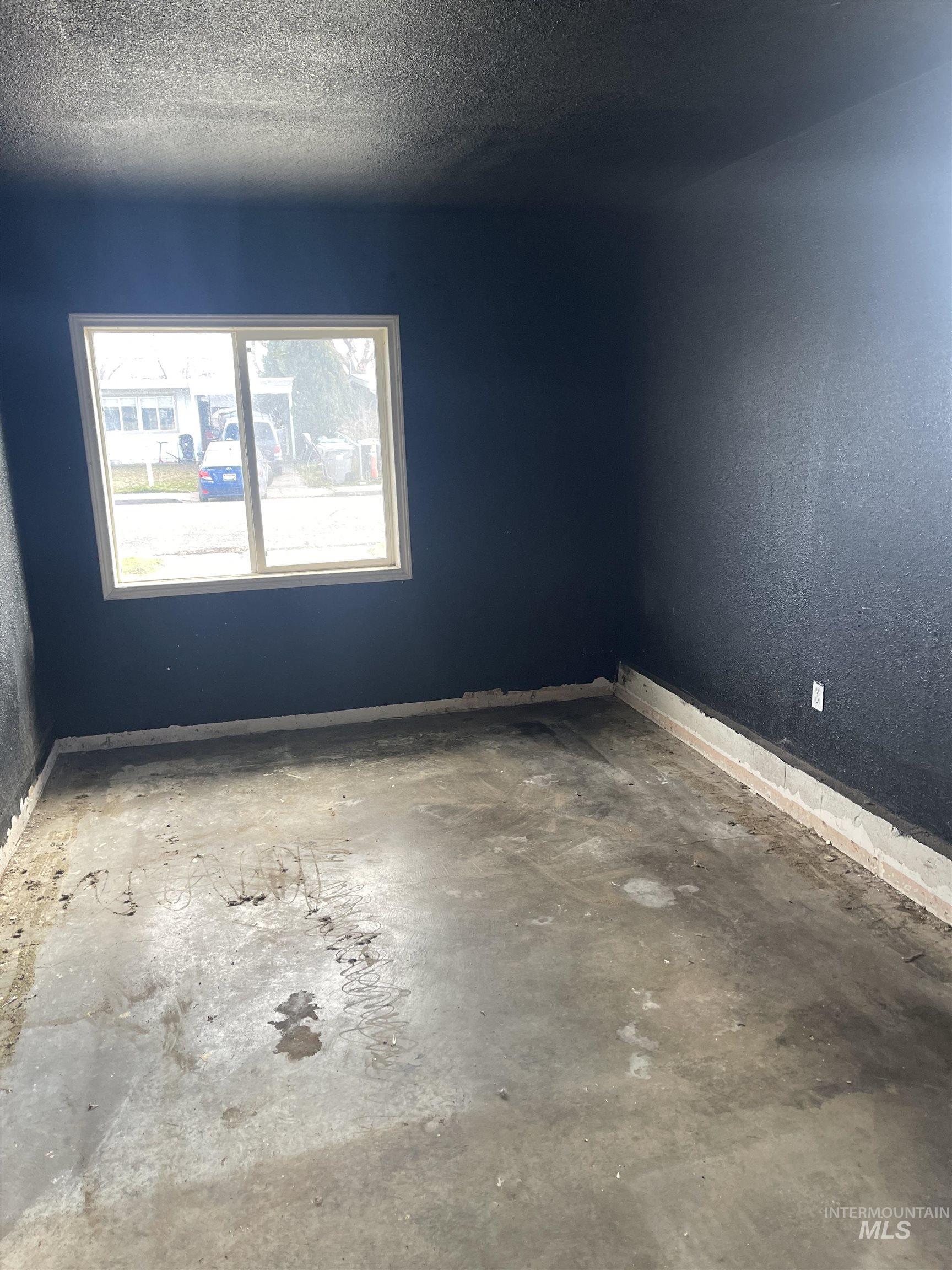 670 S 13th E, Mountain Home, Idaho 83647, 3 Bedrooms, 2 Bathrooms, Residential For Sale, Price $175,000,MLS 98975945