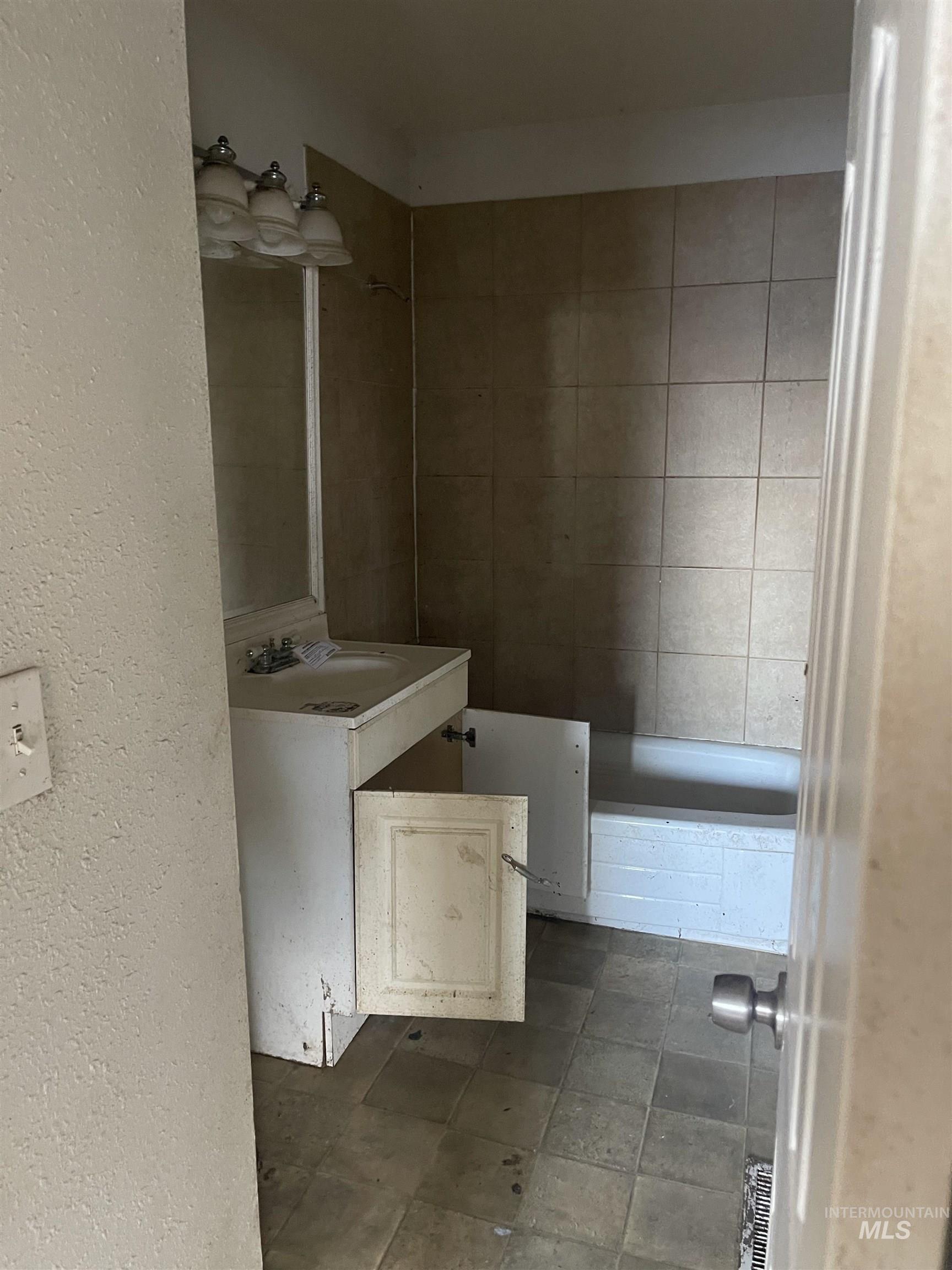 670 S 13th E, Mountain Home, Idaho 83647, 3 Bedrooms, 2 Bathrooms, Residential For Sale, Price $175,000,MLS 98975945