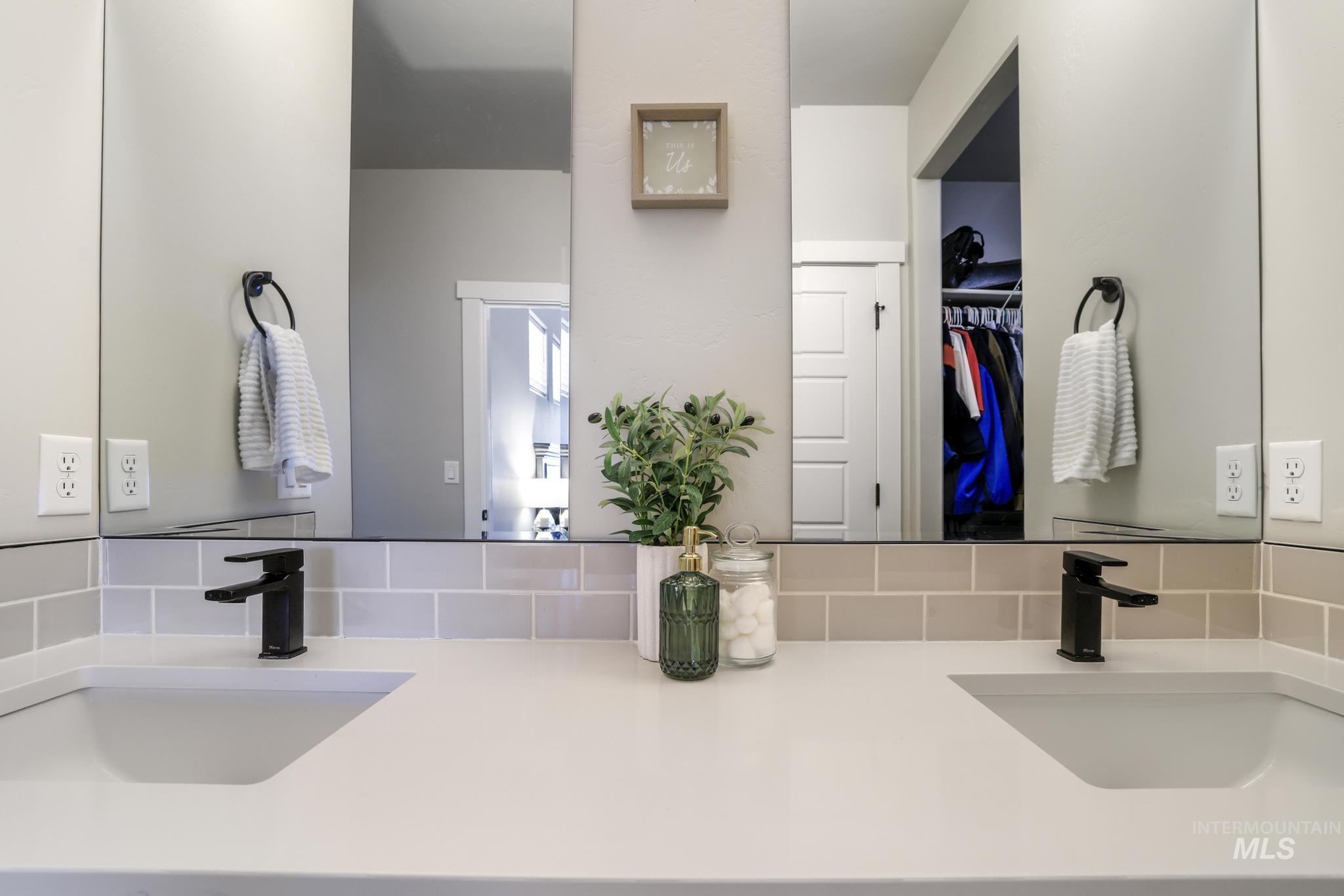 3103 Moonrise Rd, Twin Falls, Idaho 83301-8443, 5 Bedrooms, 3 Bathrooms, Residential For Sale, Price $600,000, 98975950