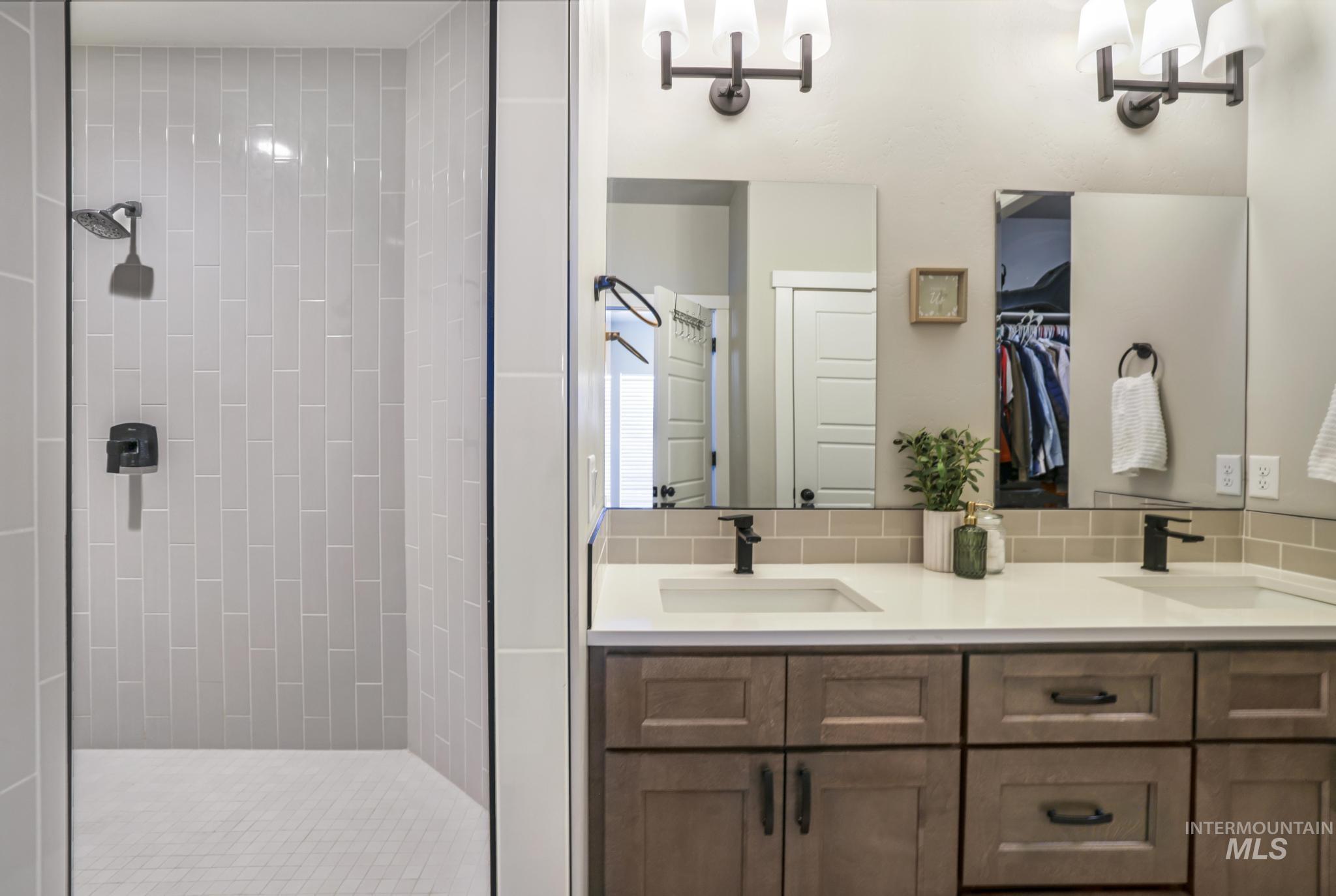 3103 Moonrise Rd, Twin Falls, Idaho 83301-8443, 5 Bedrooms, 3 Bathrooms, Residential For Sale, Price $579,900,MLS 98975950