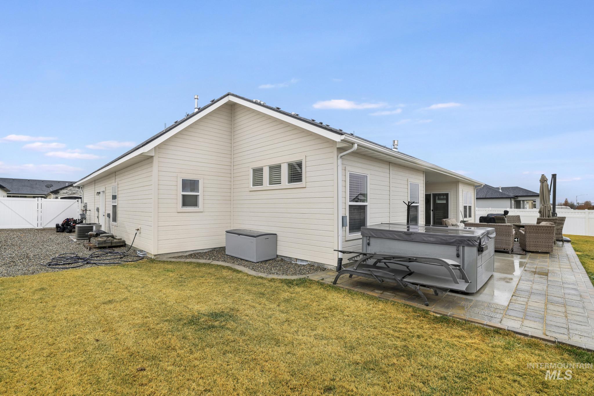 3103 Moonrise Rd, Twin Falls, Idaho 83301-8443, 5 Bedrooms, 3 Bathrooms, Residential For Sale, Price $579,900,MLS 98975950