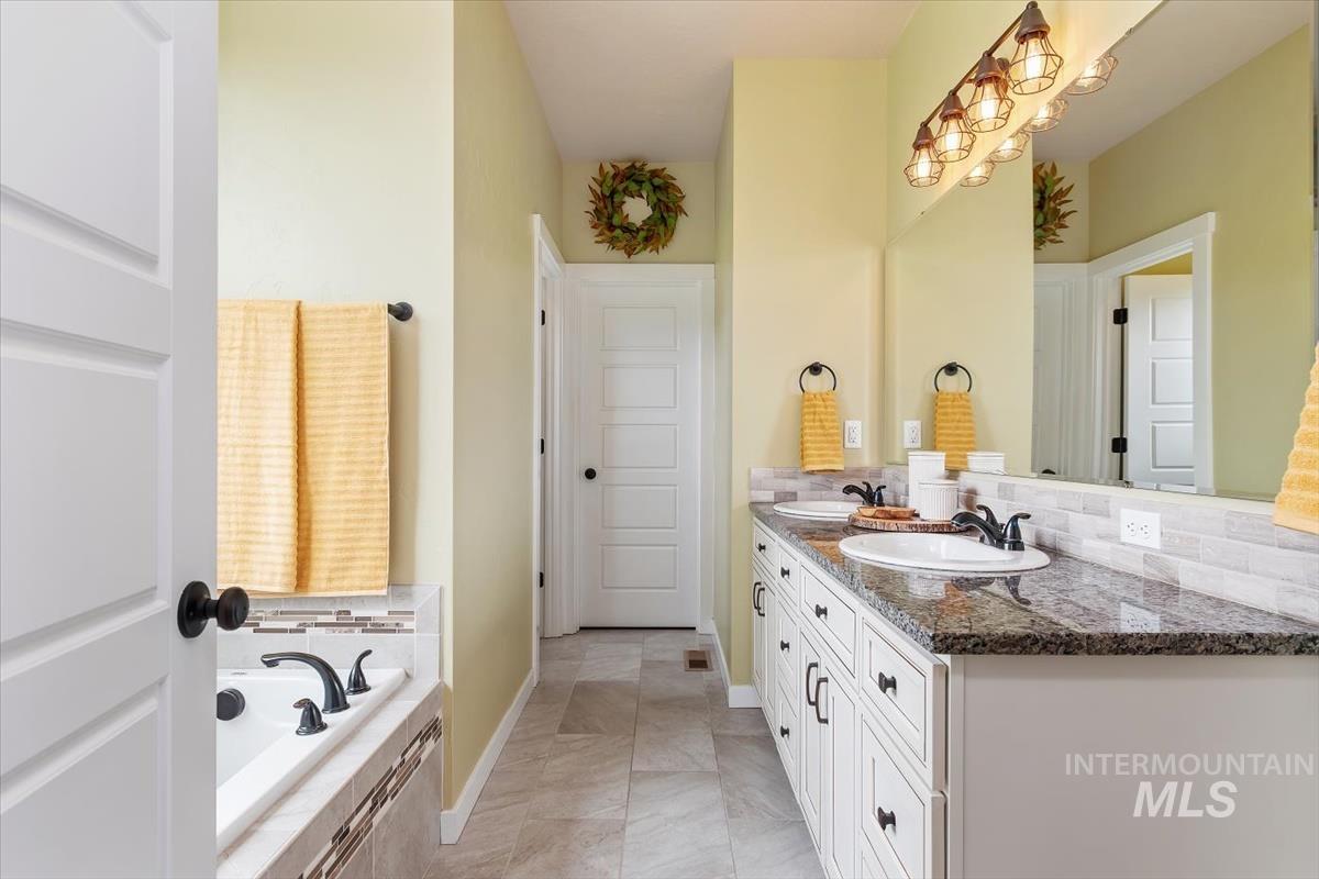 27482 Warren Lane, Wilder, Idaho 83676-5407, 4 Bedrooms, 2.5 Bathrooms, Residential For Sale, Price $655,000, 98975951