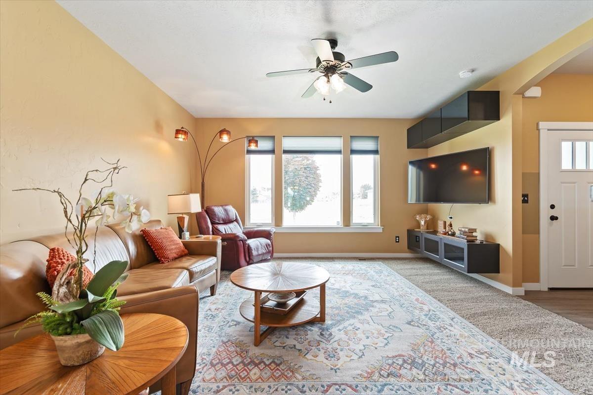 27482 Warren Lane, Wilder, Idaho 83676-5407, 4 Bedrooms, 2.5 Bathrooms, Residential For Sale, Price $655,000, 98975951