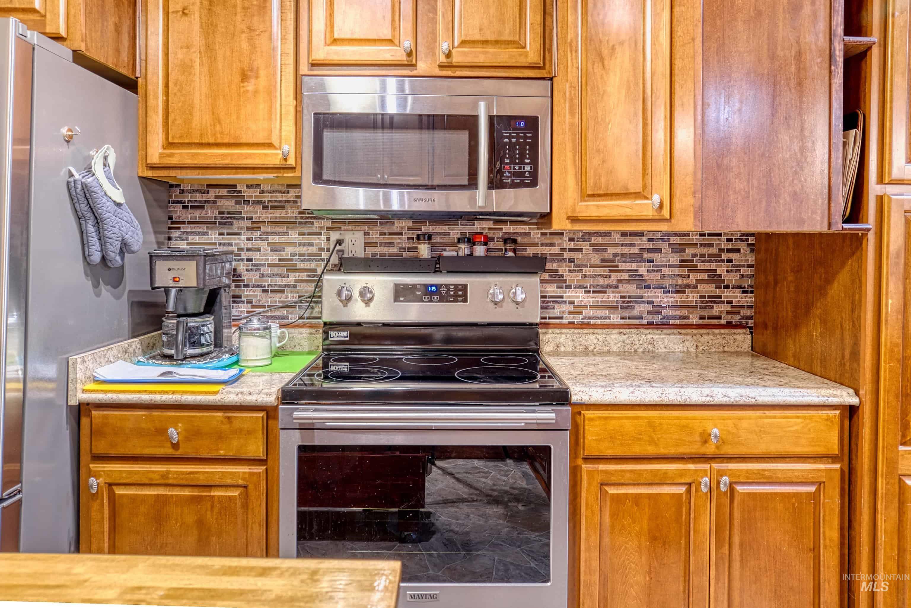 1059 SW 3rd Ave., Ontario, Oregon 97914-0000, 5 Bedrooms, 2.5 Bathrooms, Residential For Sale, Price $389,000, 98975958