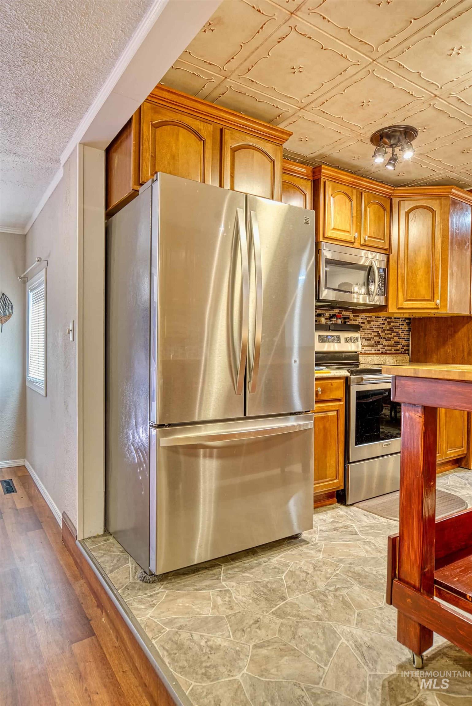 1059 SW 3rd Ave., Ontario, Oregon 97914-0000, 5 Bedrooms, 2.5 Bathrooms, Residential For Sale, Price $389,000, 98975958