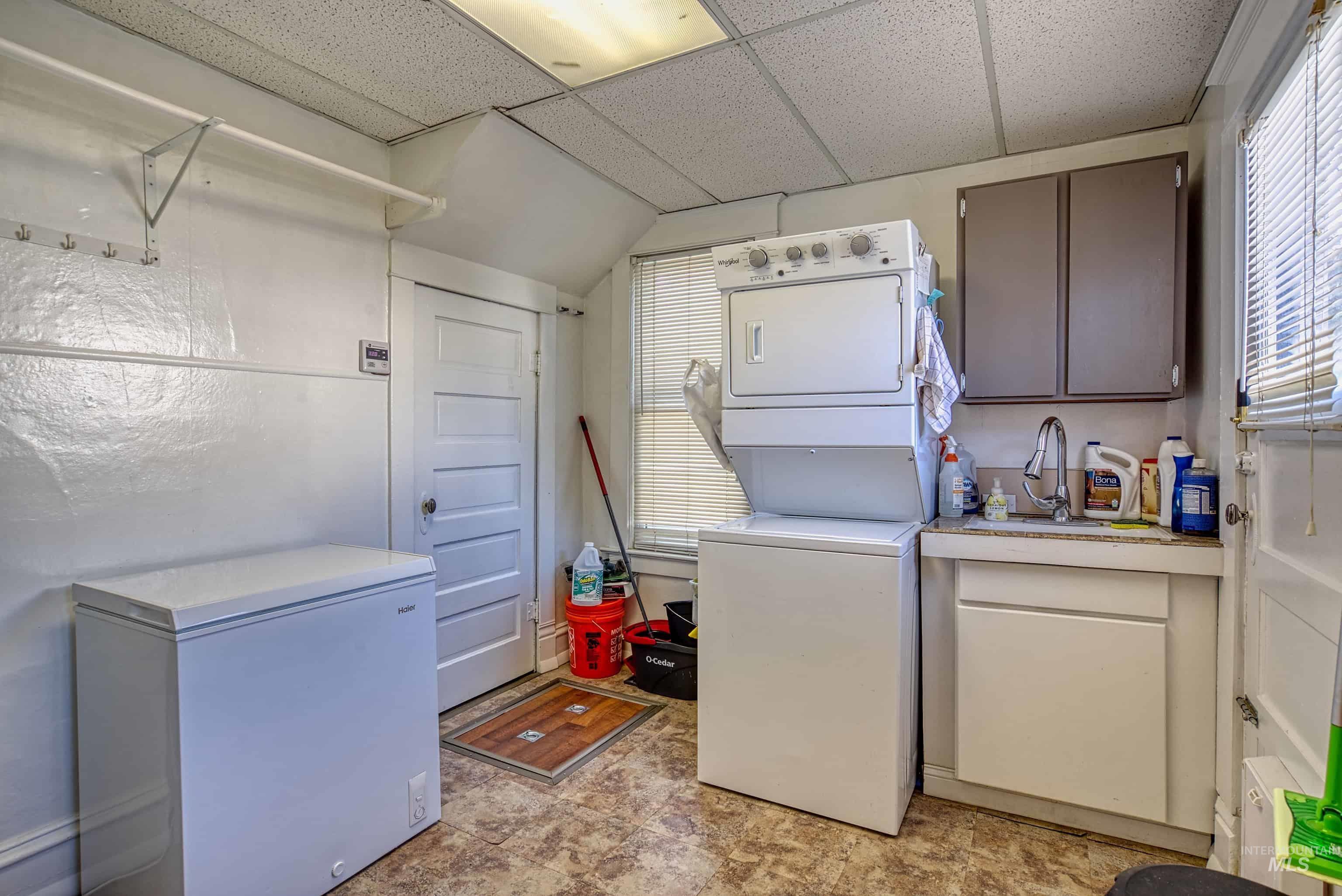 1059 SW 3rd Ave., Ontario, Oregon 97914-0000, 5 Bedrooms, 2.5 Bathrooms, Residential For Sale, Price $389,000, 98975958