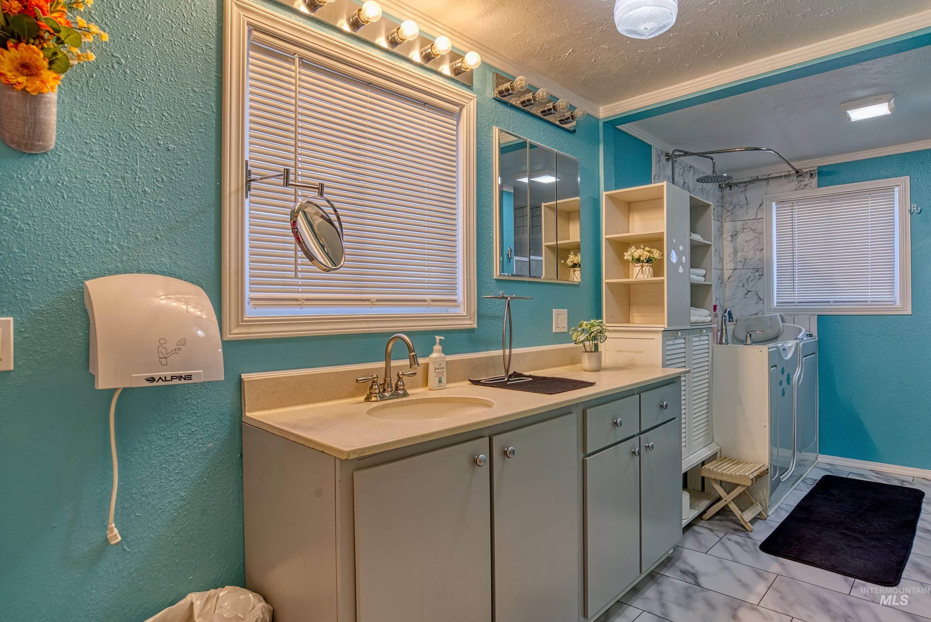 1059 SW 3rd Ave., Ontario, Oregon 97914-0000, 5 Bedrooms, 2.5 Bathrooms, Residential For Sale, Price $389,000, 98975958