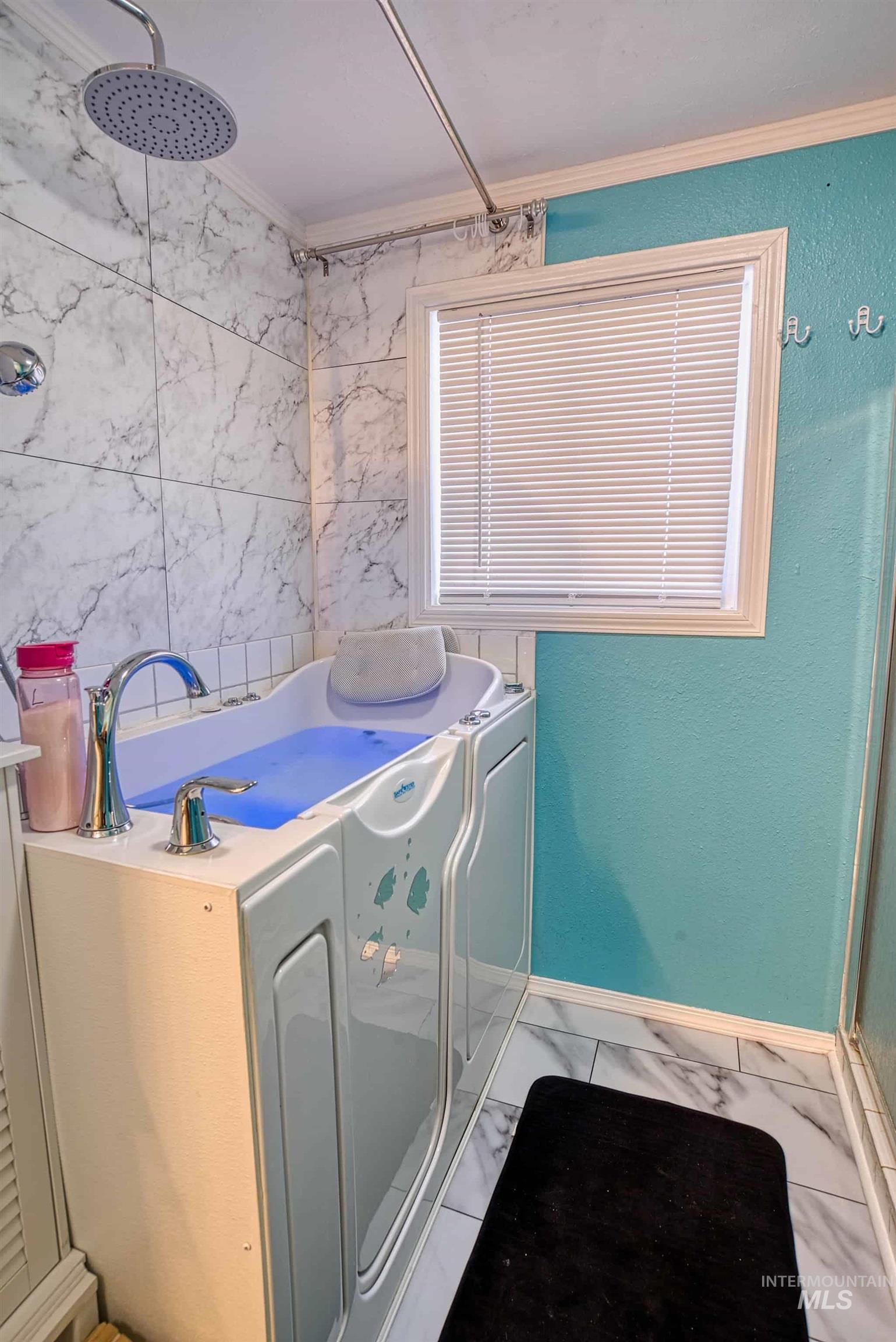 1059 SW 3rd Ave., Ontario, Oregon 97914-0000, 5 Bedrooms, 2.5 Bathrooms, Residential For Sale, Price $389,000, 98975958