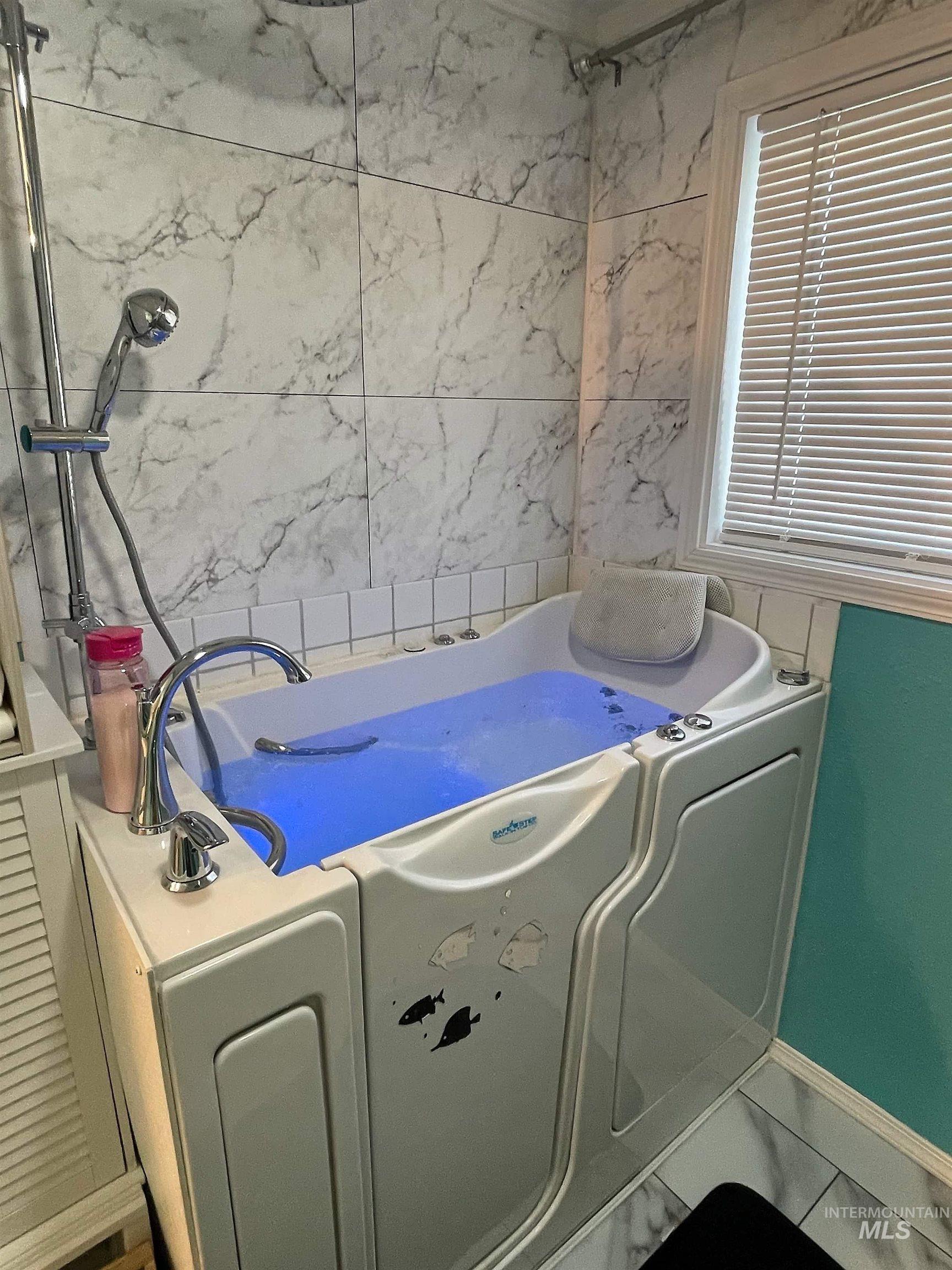 1059 SW 3rd Ave., Ontario, Oregon 97914-0000, 5 Bedrooms, 2.5 Bathrooms, Residential For Sale, Price $389,000, 98975958