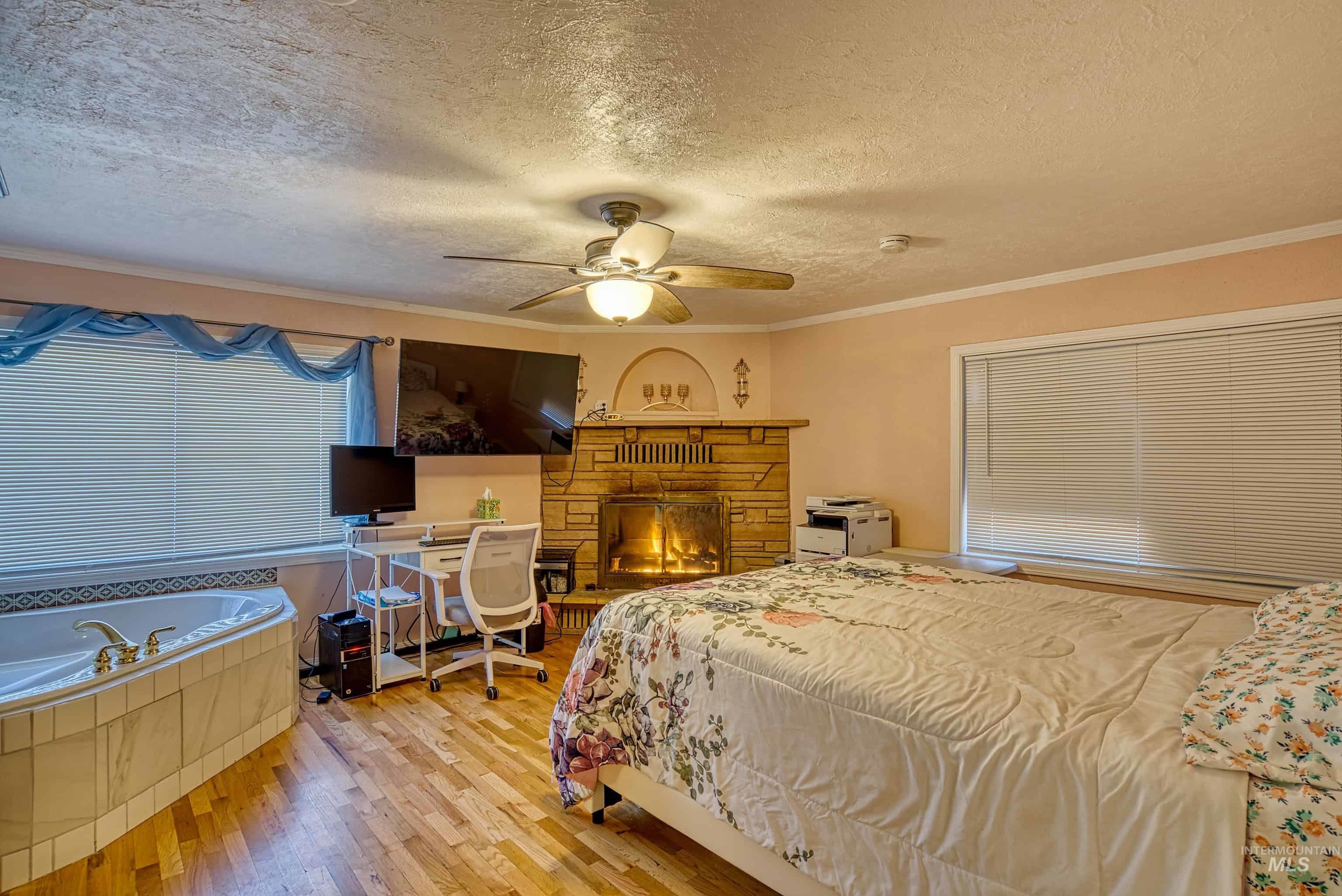 1059 SW 3rd Ave., Ontario, Oregon 97914-0000, 5 Bedrooms, 2.5 Bathrooms, Residential For Sale, Price $389,000, 98975958