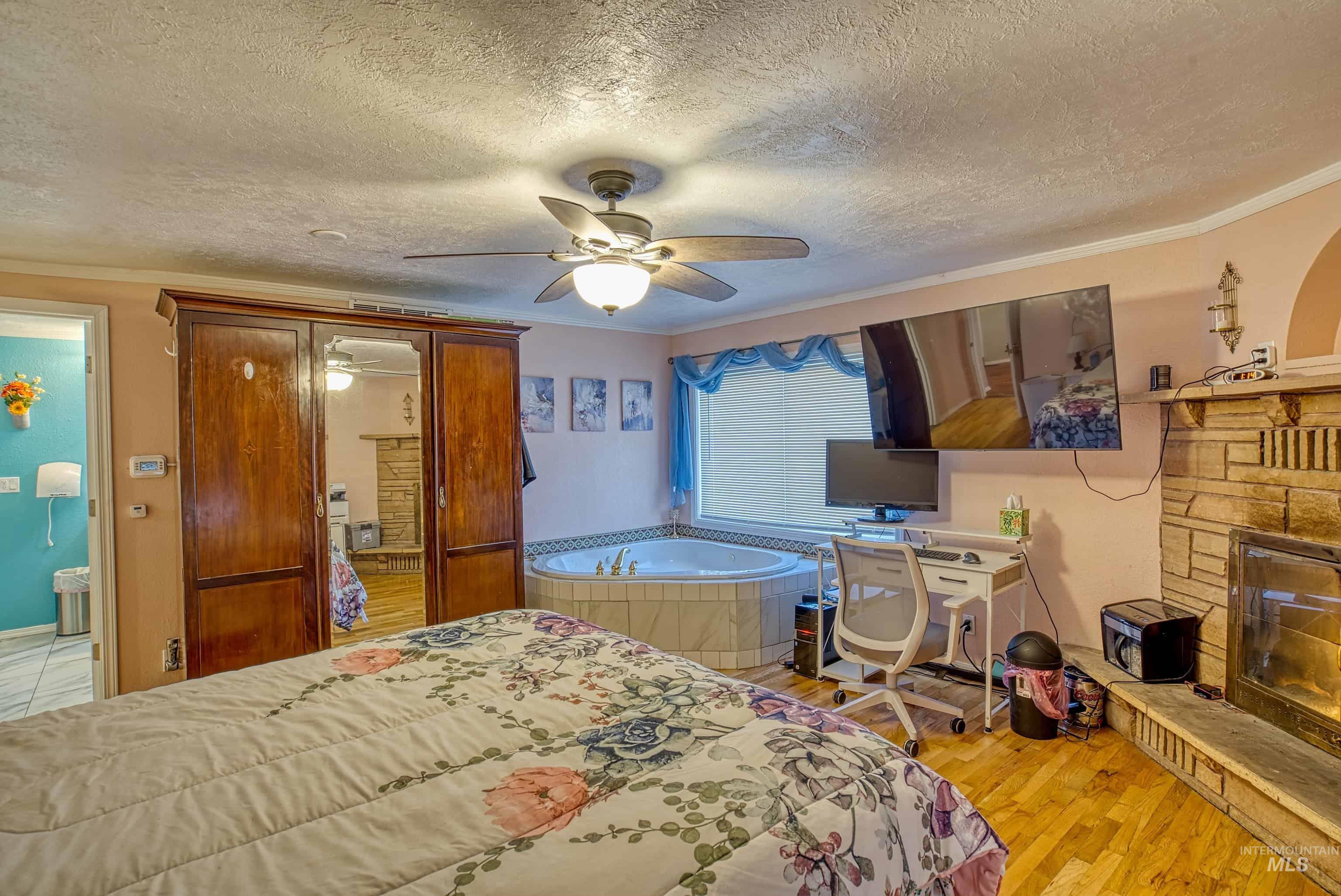 1059 SW 3rd Ave., Ontario, Oregon 97914-0000, 5 Bedrooms, 2.5 Bathrooms, Residential For Sale, Price $389,000, 98975958