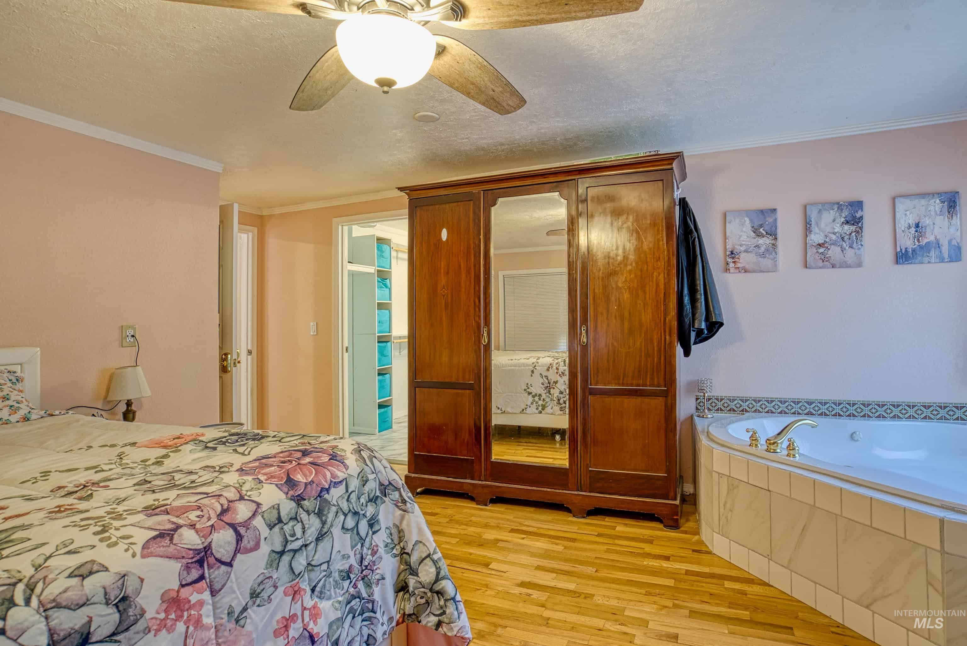 1059 SW 3rd Ave., Ontario, Oregon 97914-0000, 5 Bedrooms, 2.5 Bathrooms, Residential For Sale, Price $389,000, 98975958