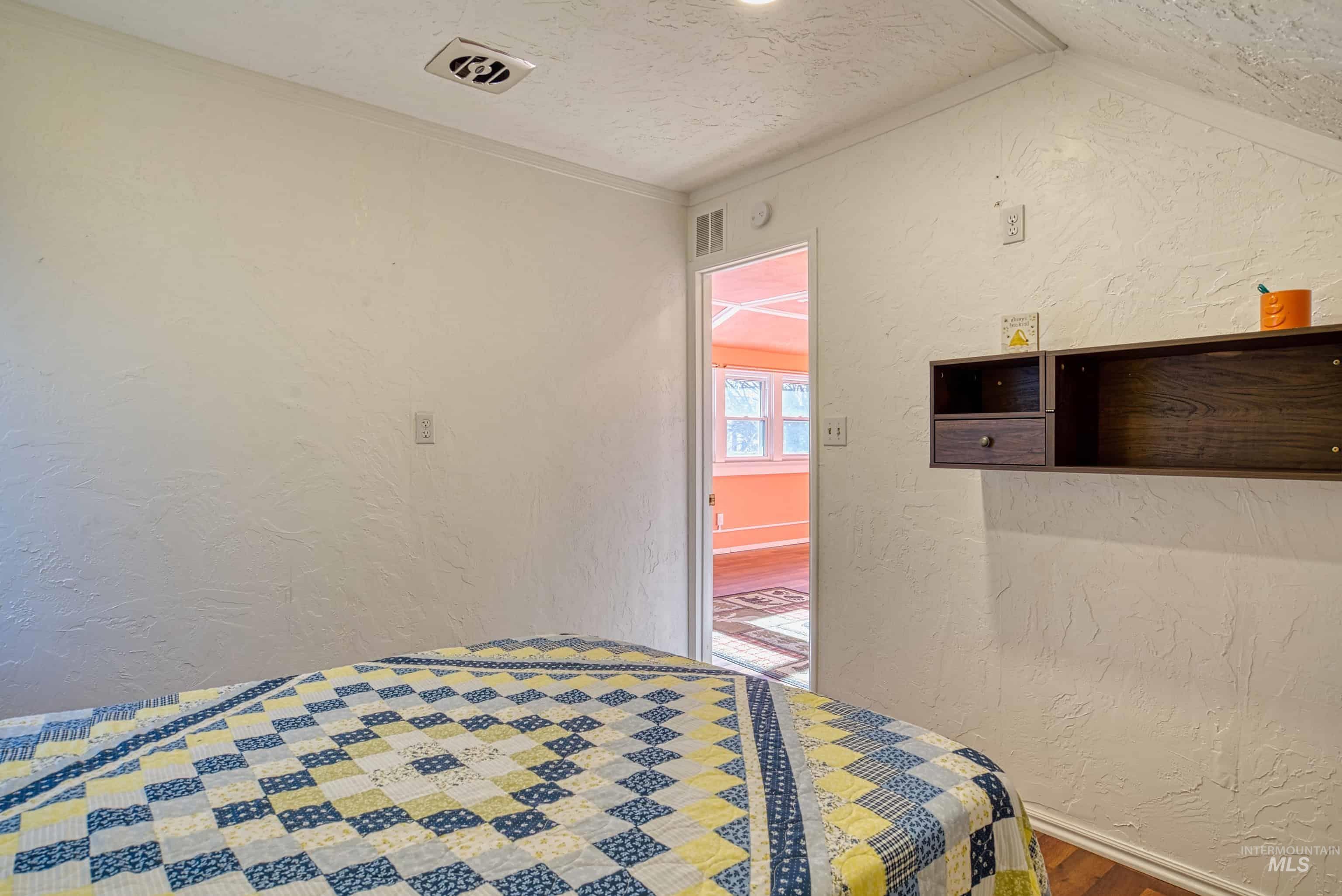 1059 SW 3rd Ave., Ontario, Oregon 97914-0000, 5 Bedrooms, 2.5 Bathrooms, Residential For Sale, Price $389,000, 98975958