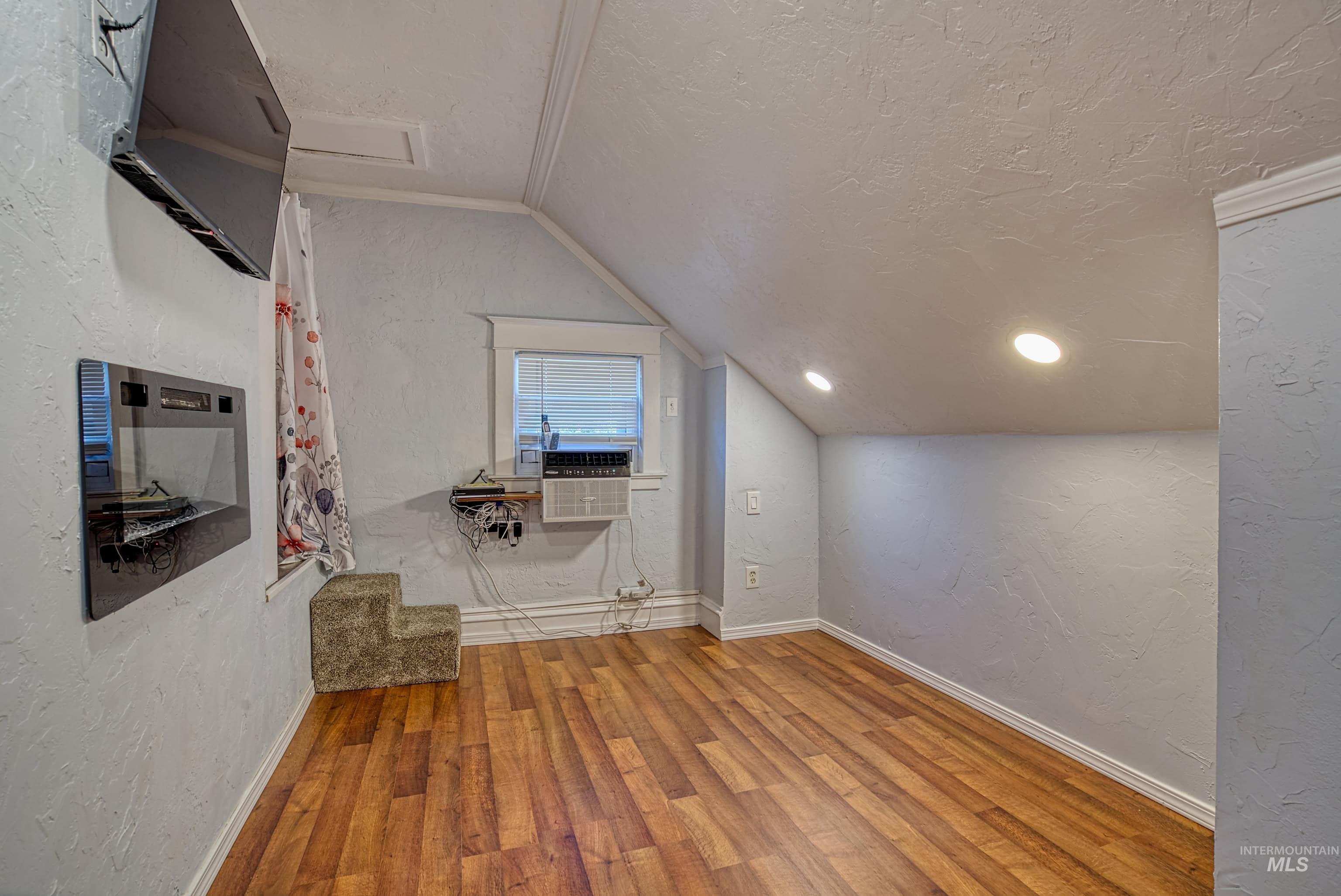 1059 SW 3rd Ave., Ontario, Oregon 97914-0000, 5 Bedrooms, 2.5 Bathrooms, Residential For Sale, Price $389,000, 98975958