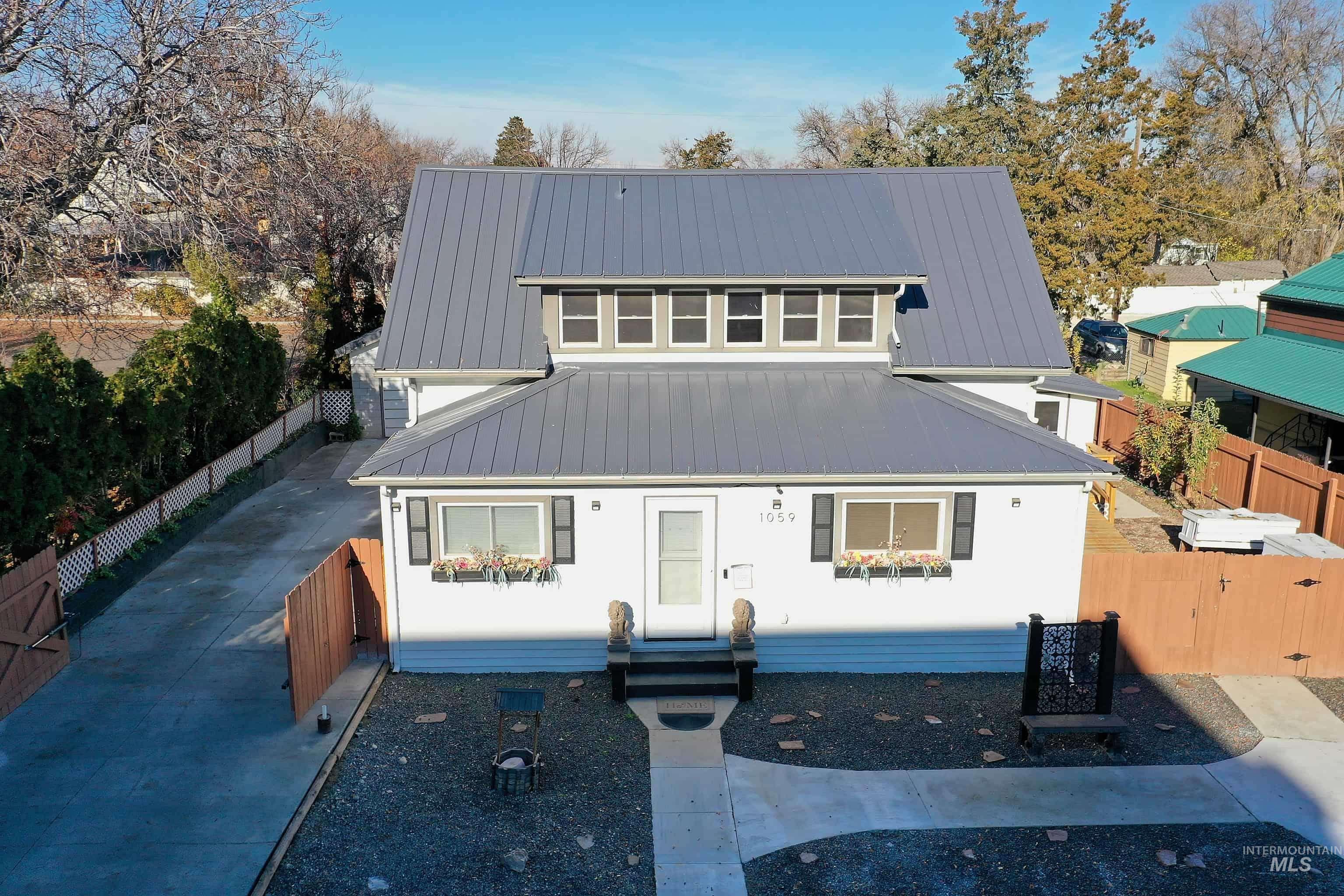 1059 SW 3rd Ave., Ontario, Oregon 97914-0000, 5 Bedrooms, 2.5 Bathrooms, Residential For Sale, Price $389,000, 98975958