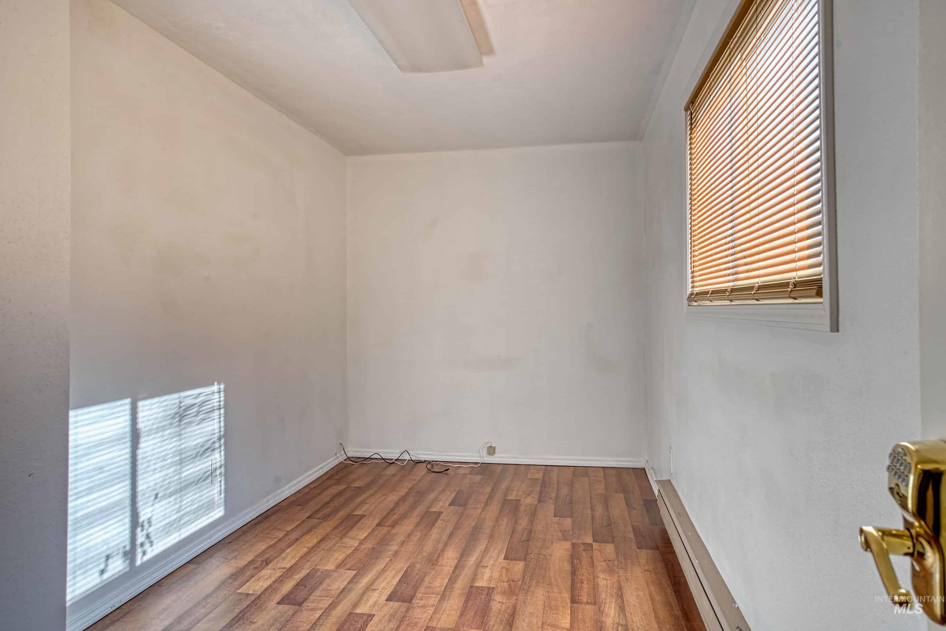 1059 SW 3rd Ave., Ontario, Oregon 97914-0000, 5 Bedrooms, 2.5 Bathrooms, Residential For Sale, Price $389,000, 98975958