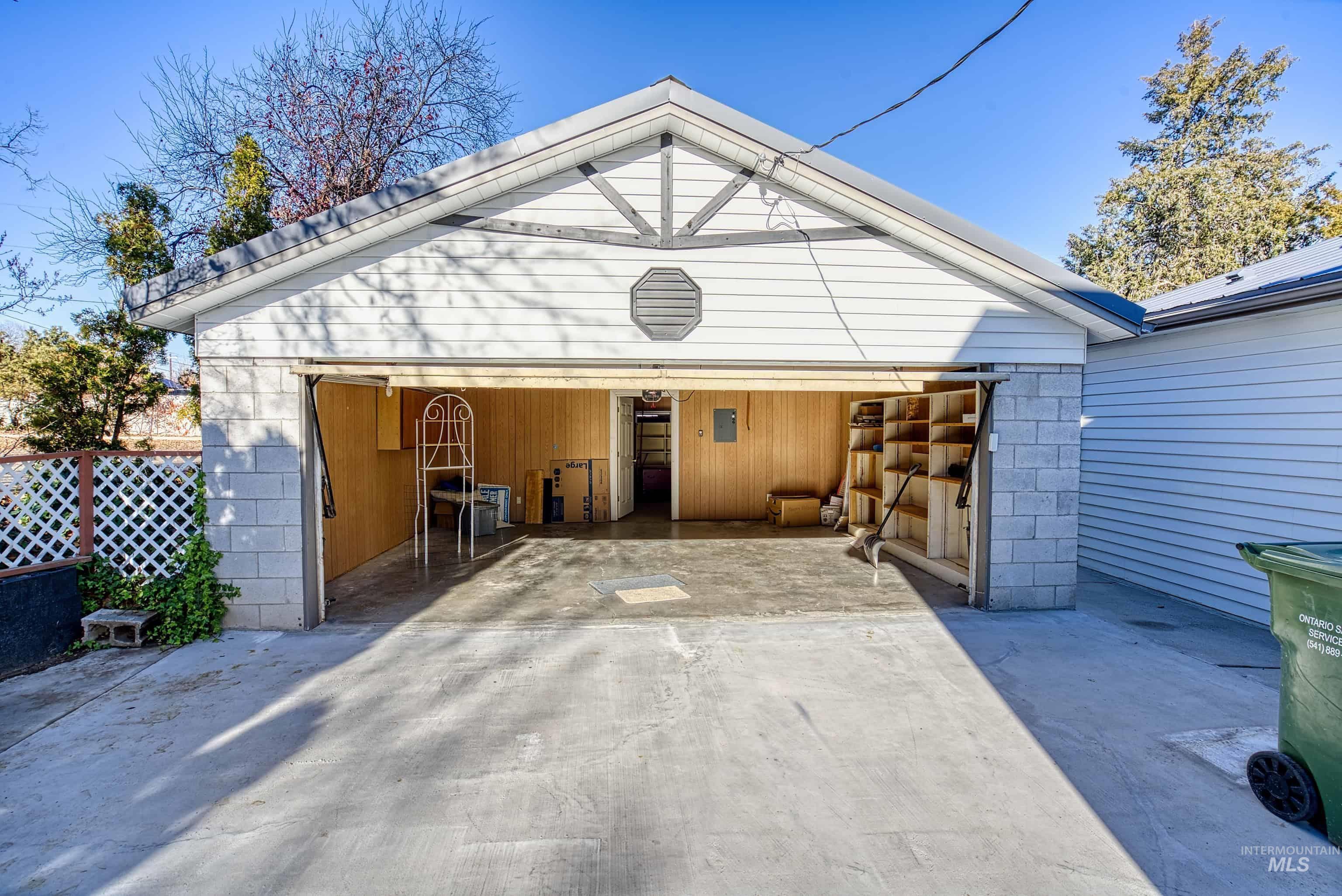 1059 SW 3rd Ave., Ontario, Oregon 97914-0000, 5 Bedrooms, 2.5 Bathrooms, Residential For Sale, Price $389,000, 98975958