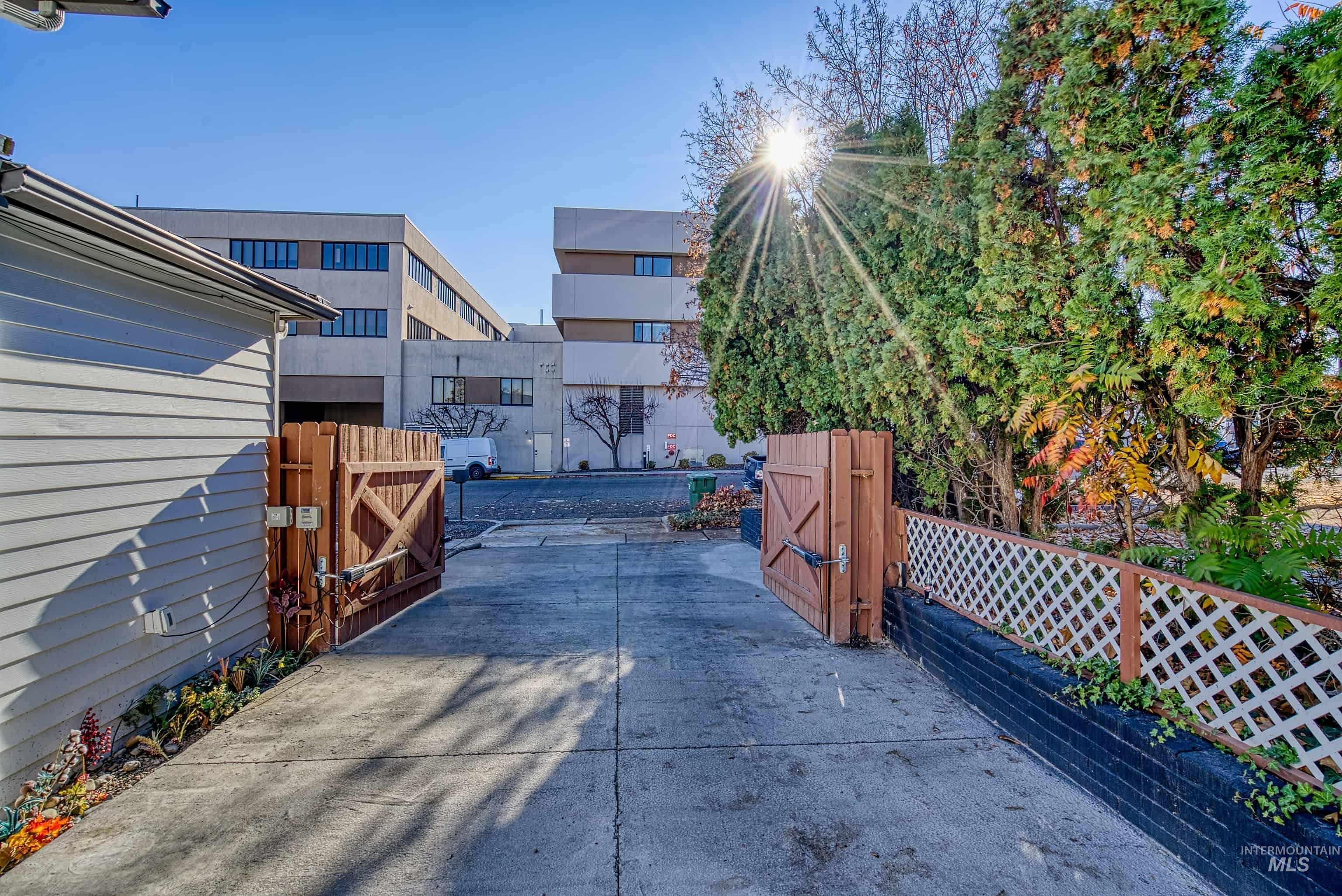 1059 SW 3rd Ave., Ontario, Oregon 97914-0000, 5 Bedrooms, 2.5 Bathrooms, Residential For Sale, Price $389,000, 98975958