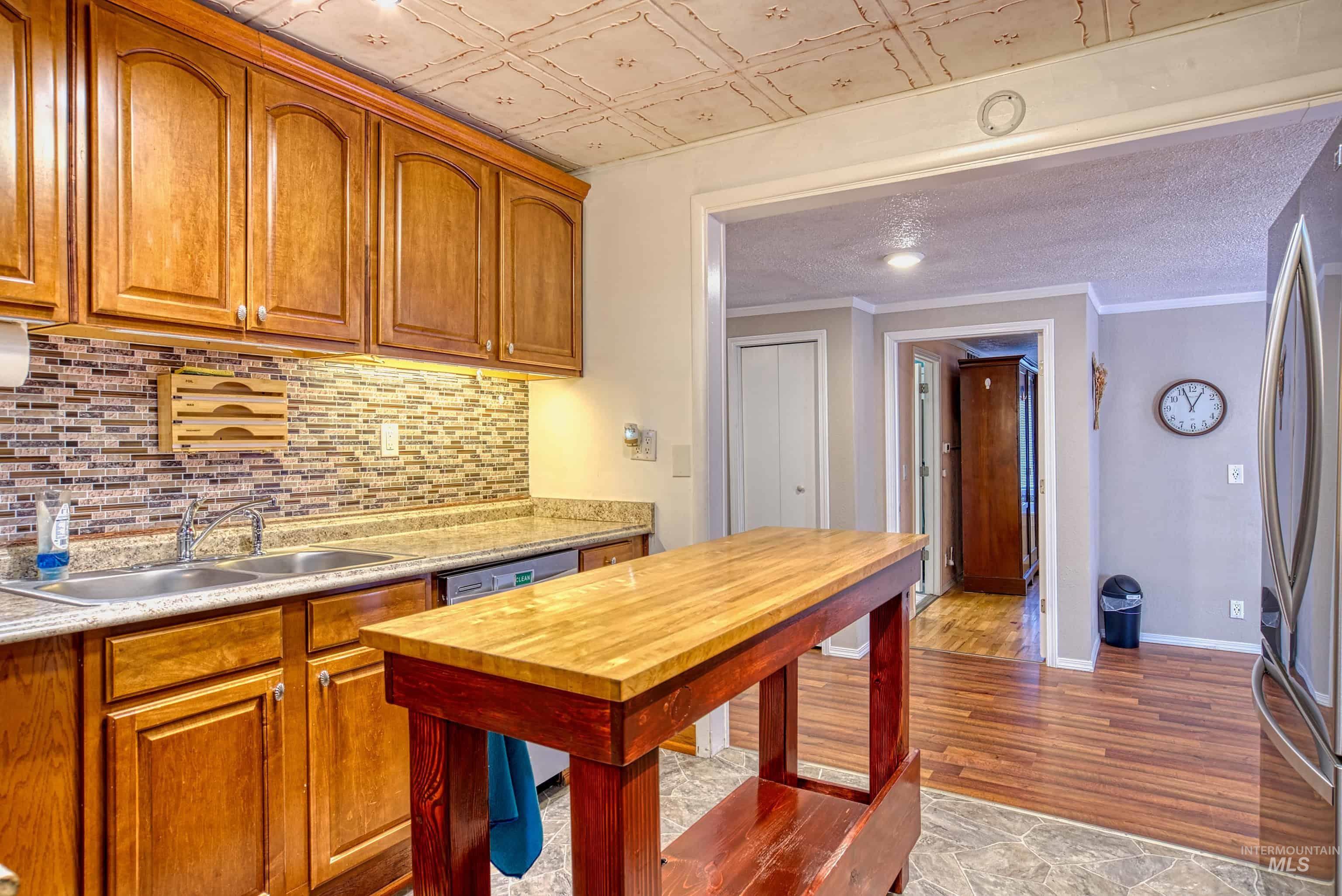 1059 SW 3rd Ave., Ontario, Oregon 97914-0000, 5 Bedrooms, 2.5 Bathrooms, Residential For Sale, Price $389,000, 98975958