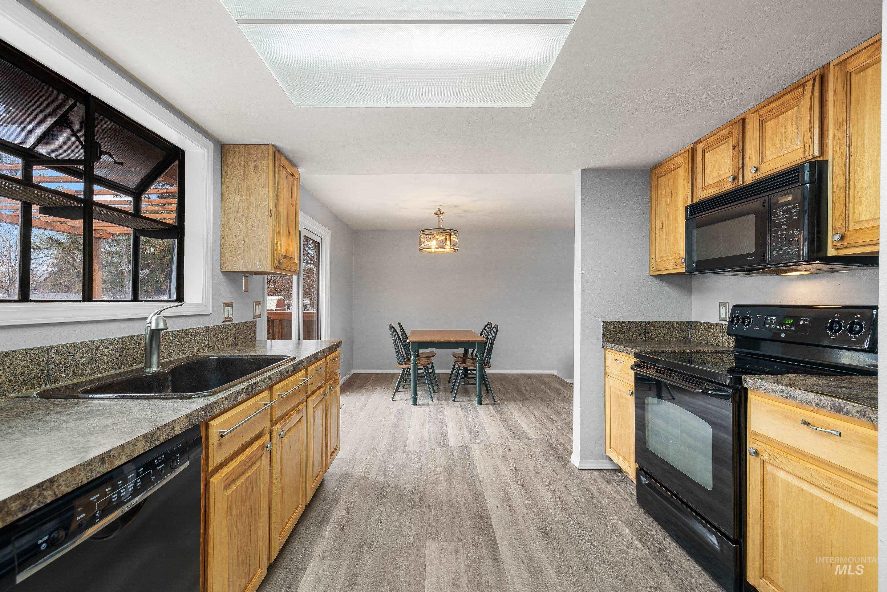 10241 W Guinevere Dr, Boise, Idaho 83704, 3 Bedrooms, 1.5 Bathrooms, Residential For Sale, Price $399,000, 98975963