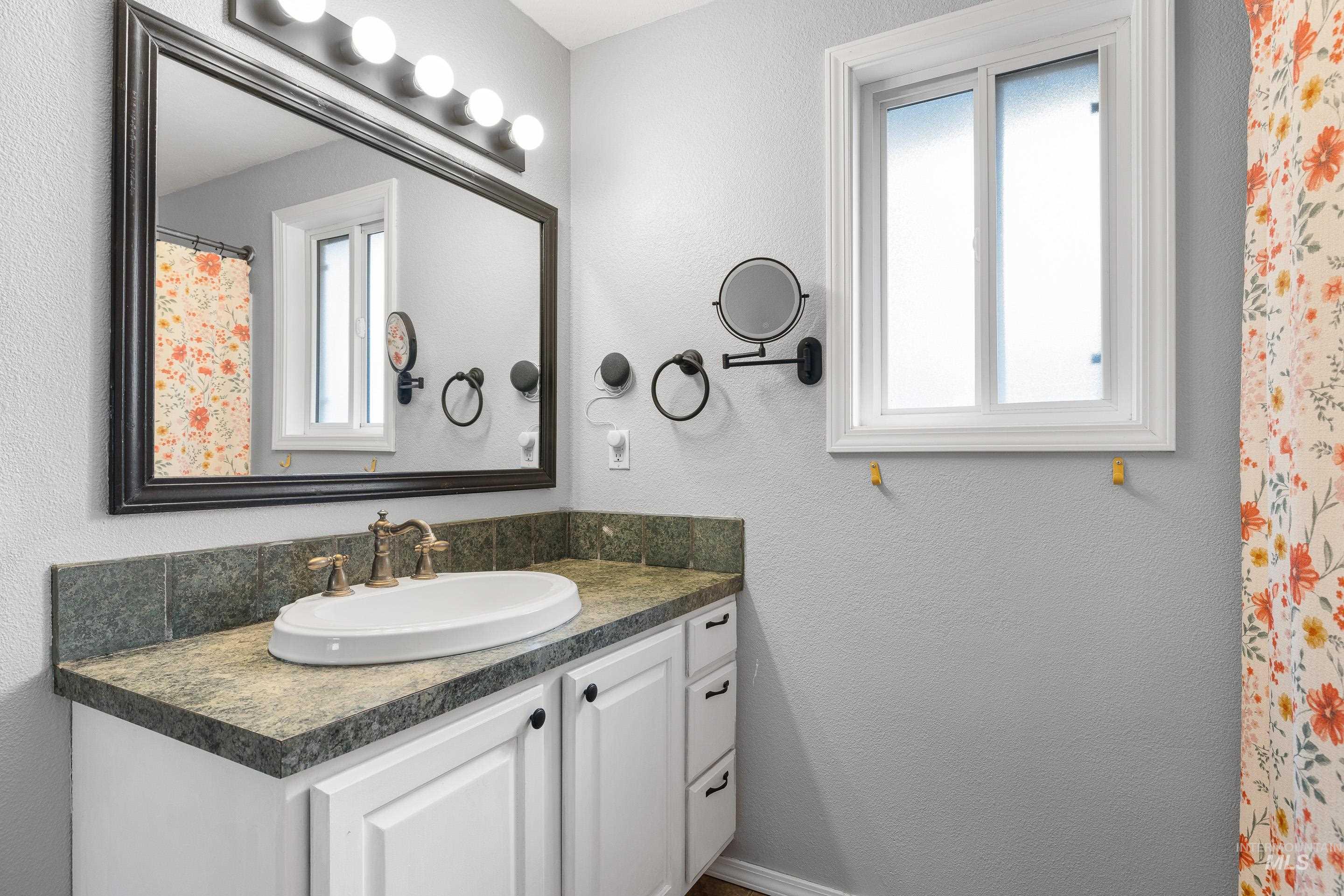 10241 W Guinevere Dr, Boise, Idaho 83704, 3 Bedrooms, 1.5 Bathrooms, Residential For Sale, Price $399,000, 98975963