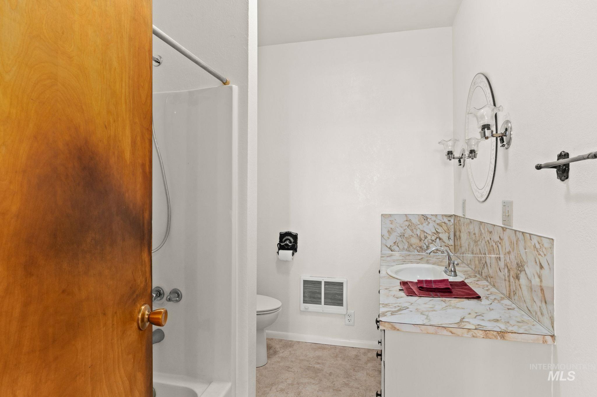 3918 E 3600 N, Hansen, Idaho 83334, 3 Bedrooms, 2 Bathrooms, Residential For Sale, Price $430,000,MLS 98975966